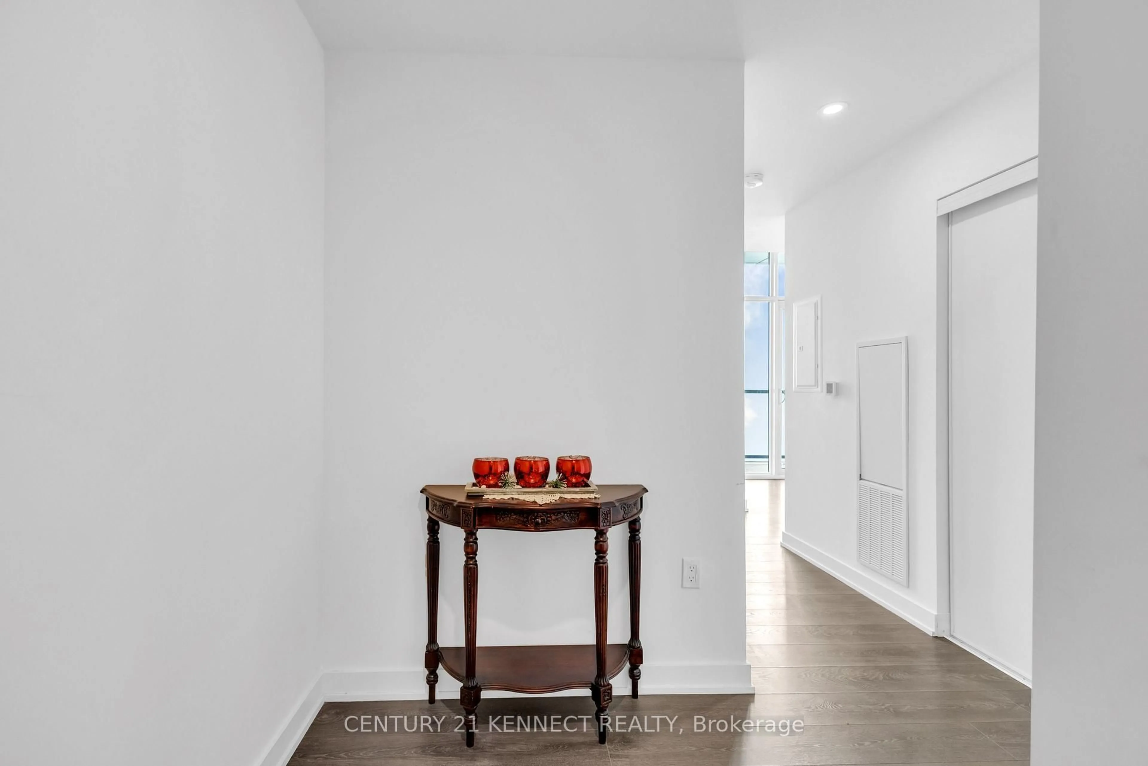 Indoor entryway for 370 Martha St #2004, Burlington Ontario L7R 0G9