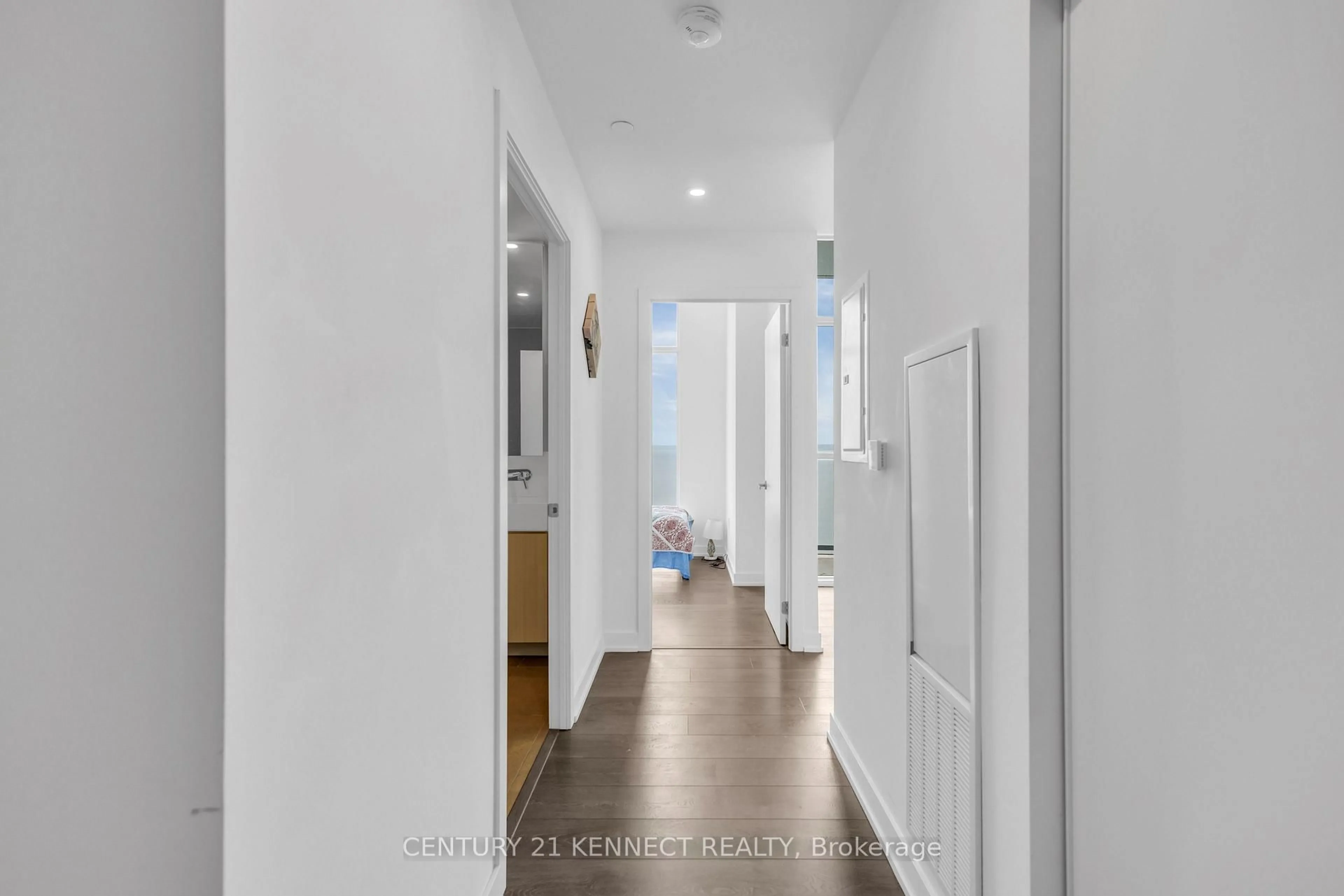 Indoor entryway for 370 Martha St #2004, Burlington Ontario L7R 0G9