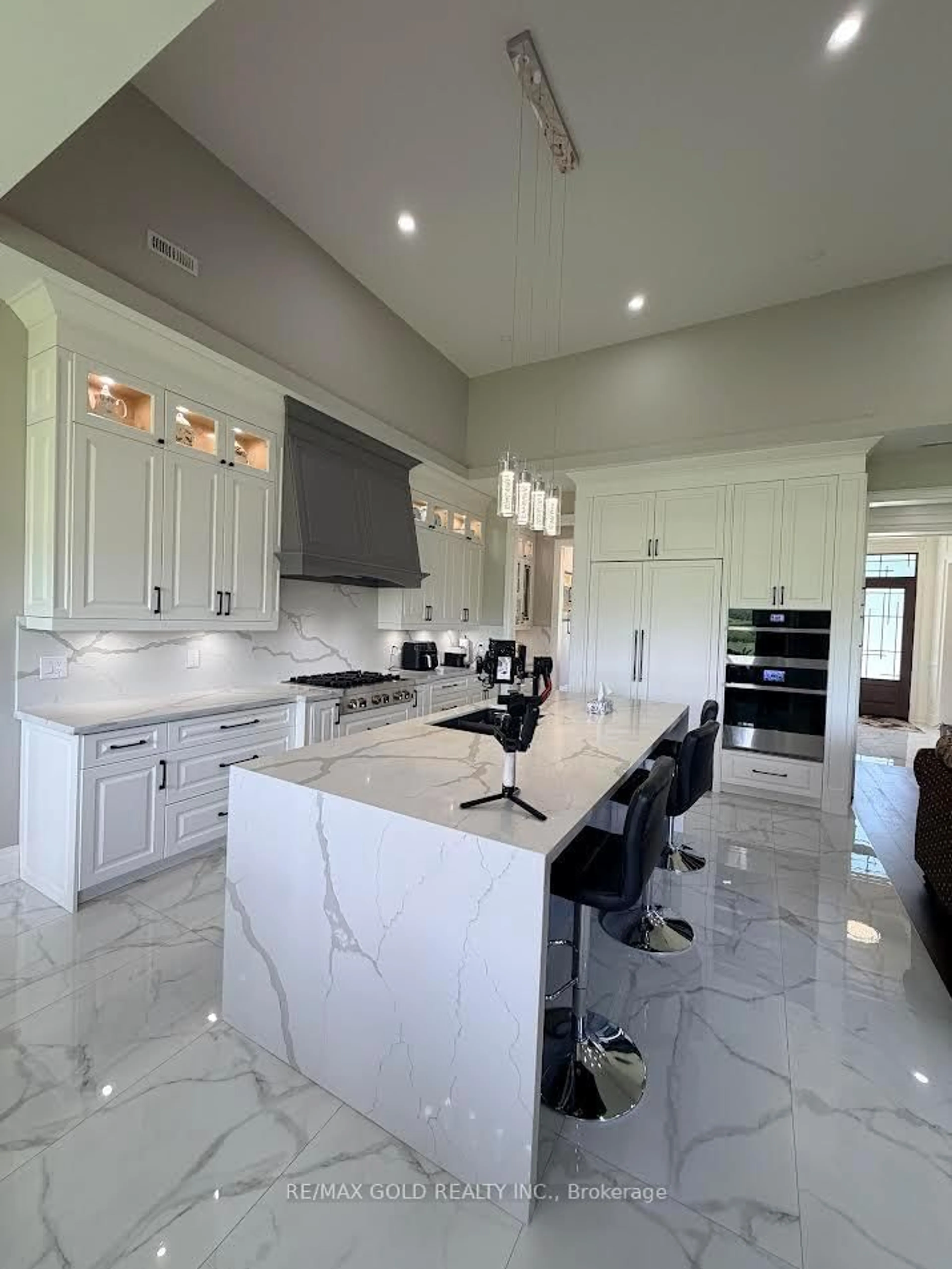Contemporary kitchen, ceramic/tile floor for 19769 Willoughby Rd, Caledon Ontario L7K 1V9