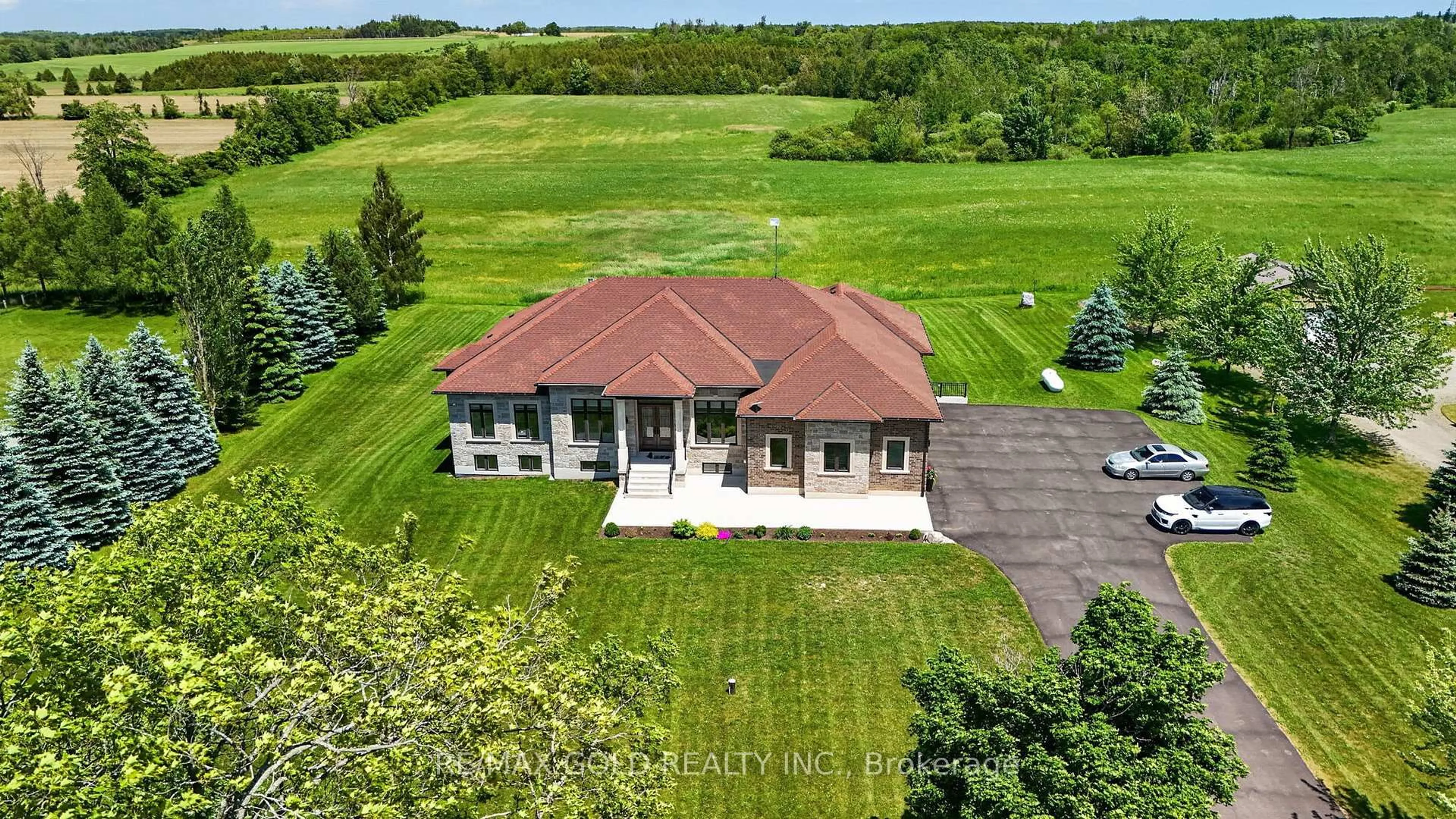A pic from outside/outdoor area/front of a property/back of a property/a pic from drone, building for 19769 Willoughby Rd, Caledon Ontario L7K 1V9