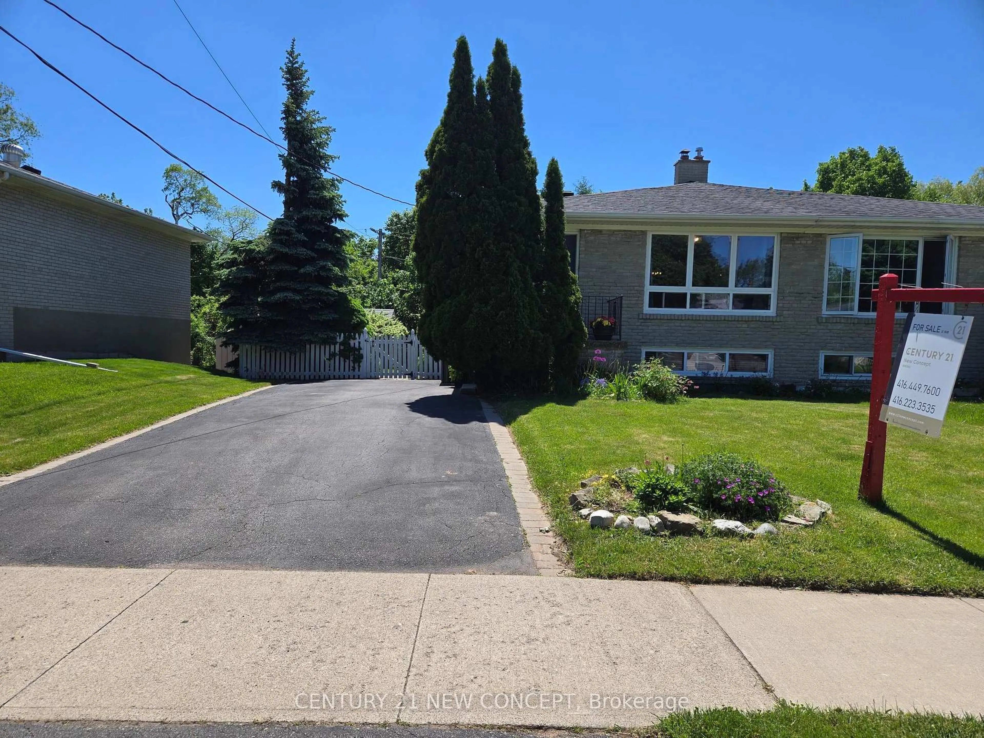 A pic from outside/outdoor area/front of a property/back of a property/a pic from drone, street for 412 Melores Dr, Burlington Ontario L7L 4T8