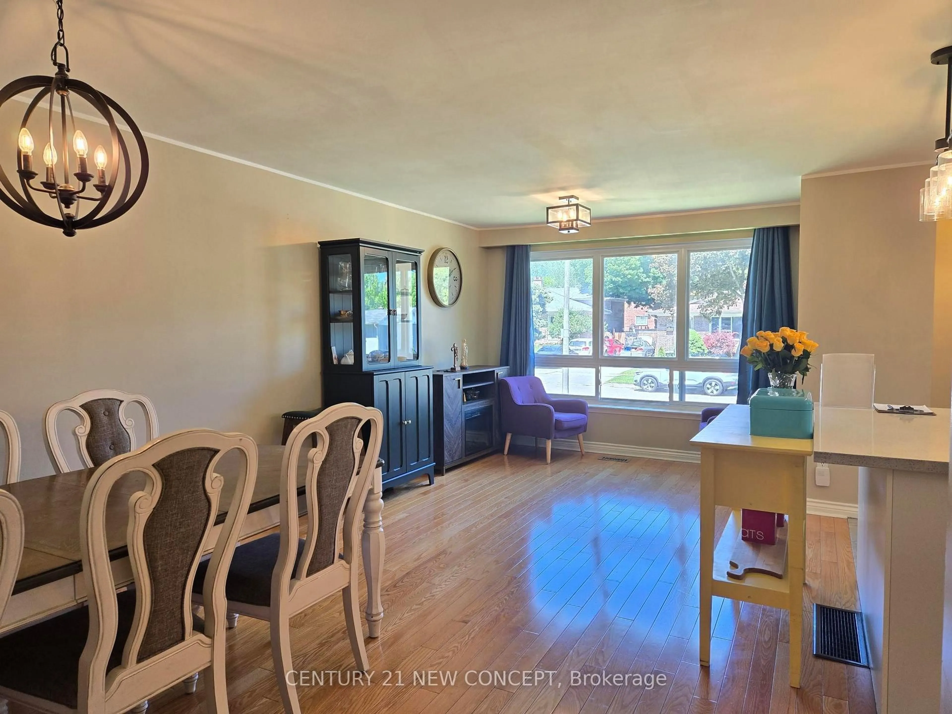 Dining room, wood/laminate floor for 412 Melores Dr, Burlington Ontario L7L 4T8