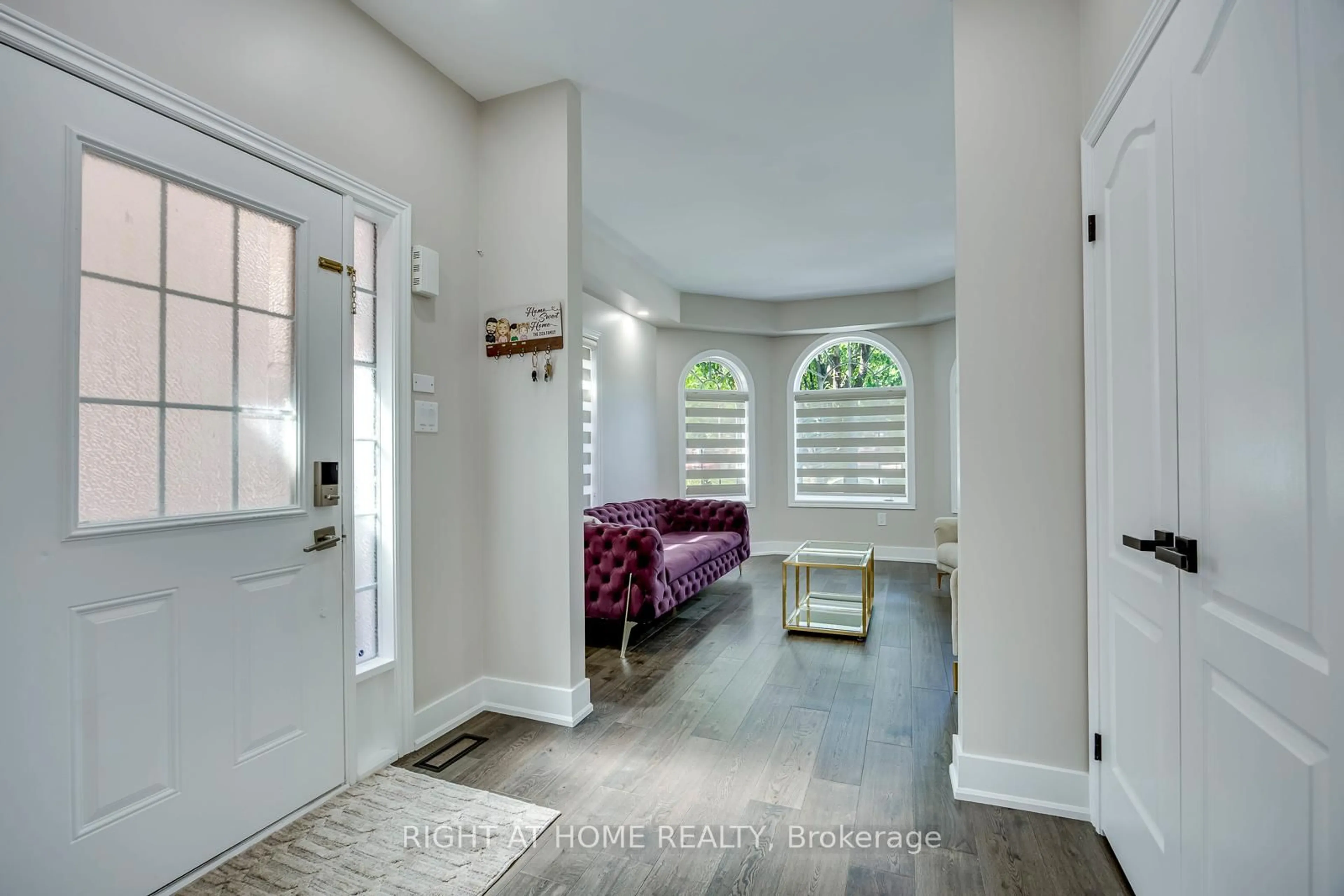 Indoor entryway for 1451 Tobyn Dr, Burlington Ontario L7M 5A6