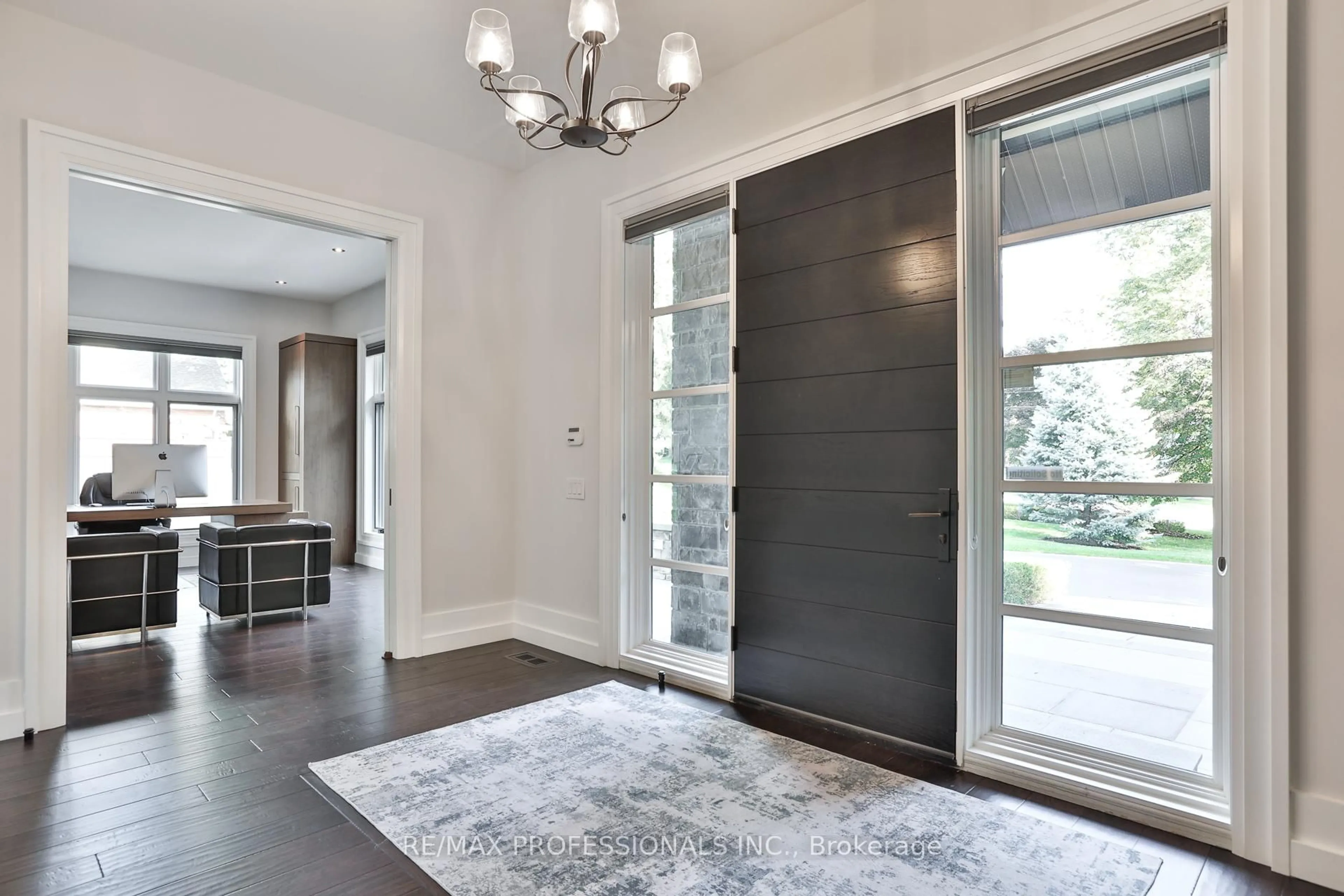 Indoor entryway for 262 Maple Grove Dr, Oakville Ontario L6J 4V5