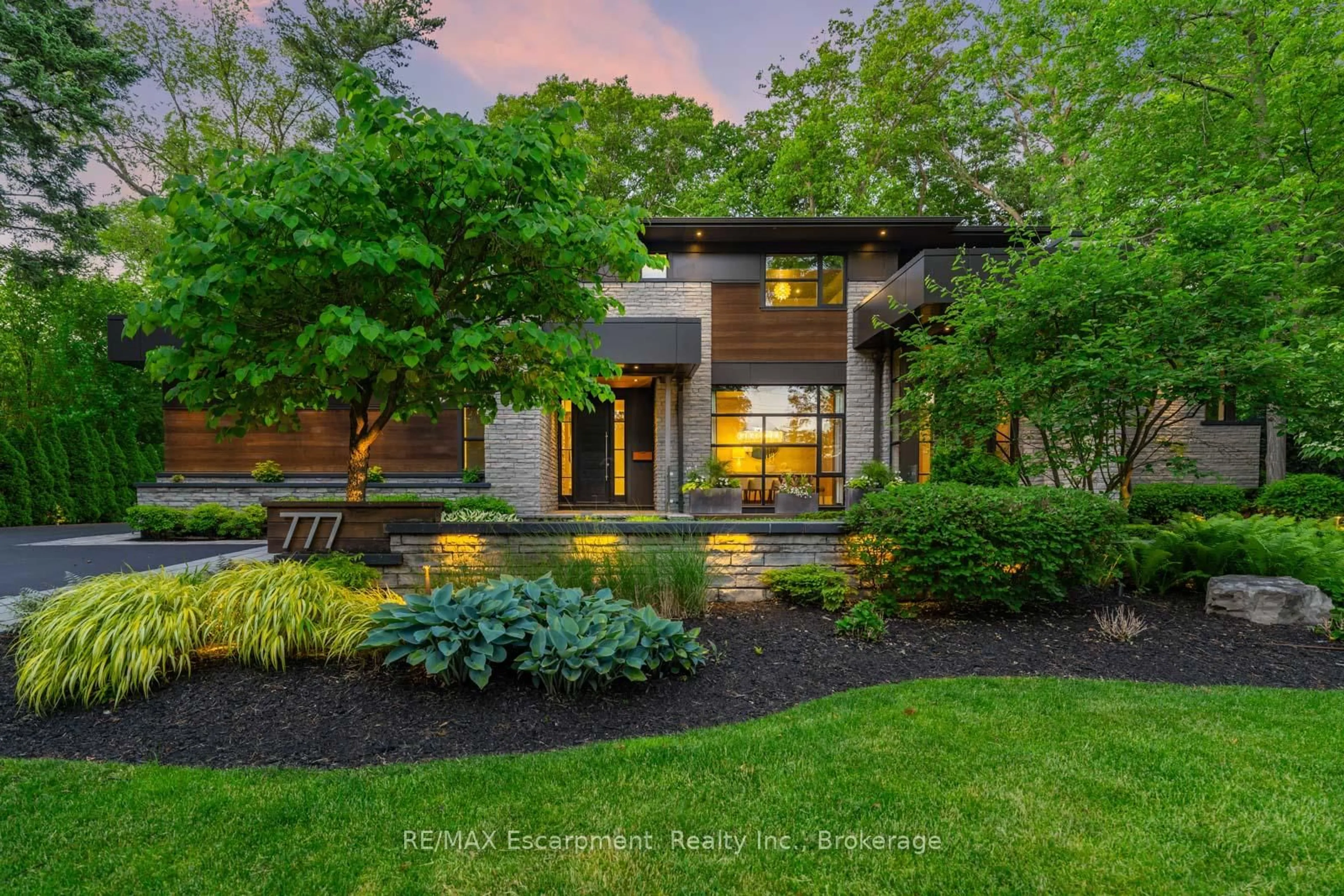 Home with brick exterior material, street for 777 Shadeland Ave, Burlington Ontario L7T 2M2