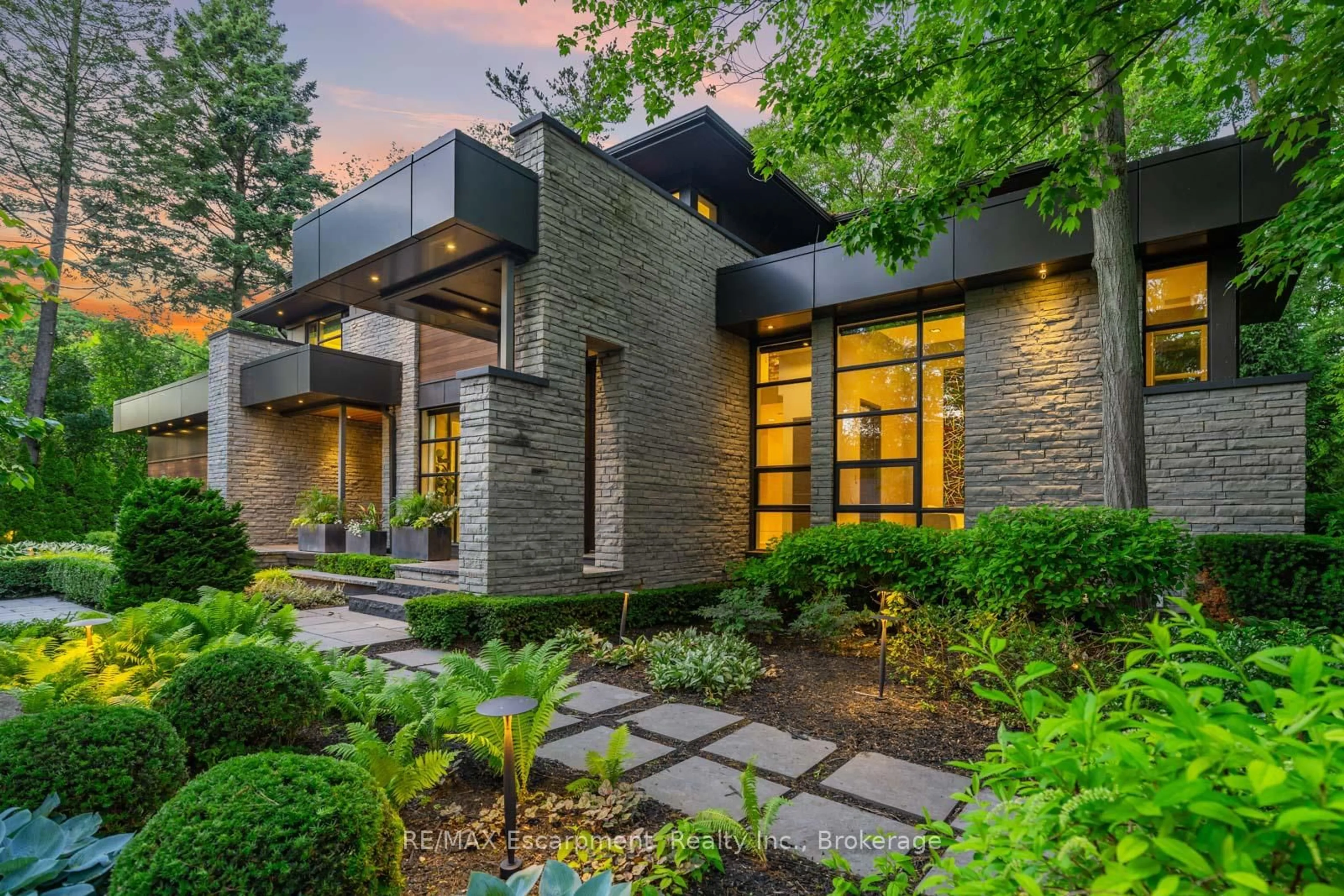 Home with brick exterior material, street for 777 Shadeland Ave, Burlington Ontario L7T 2M2