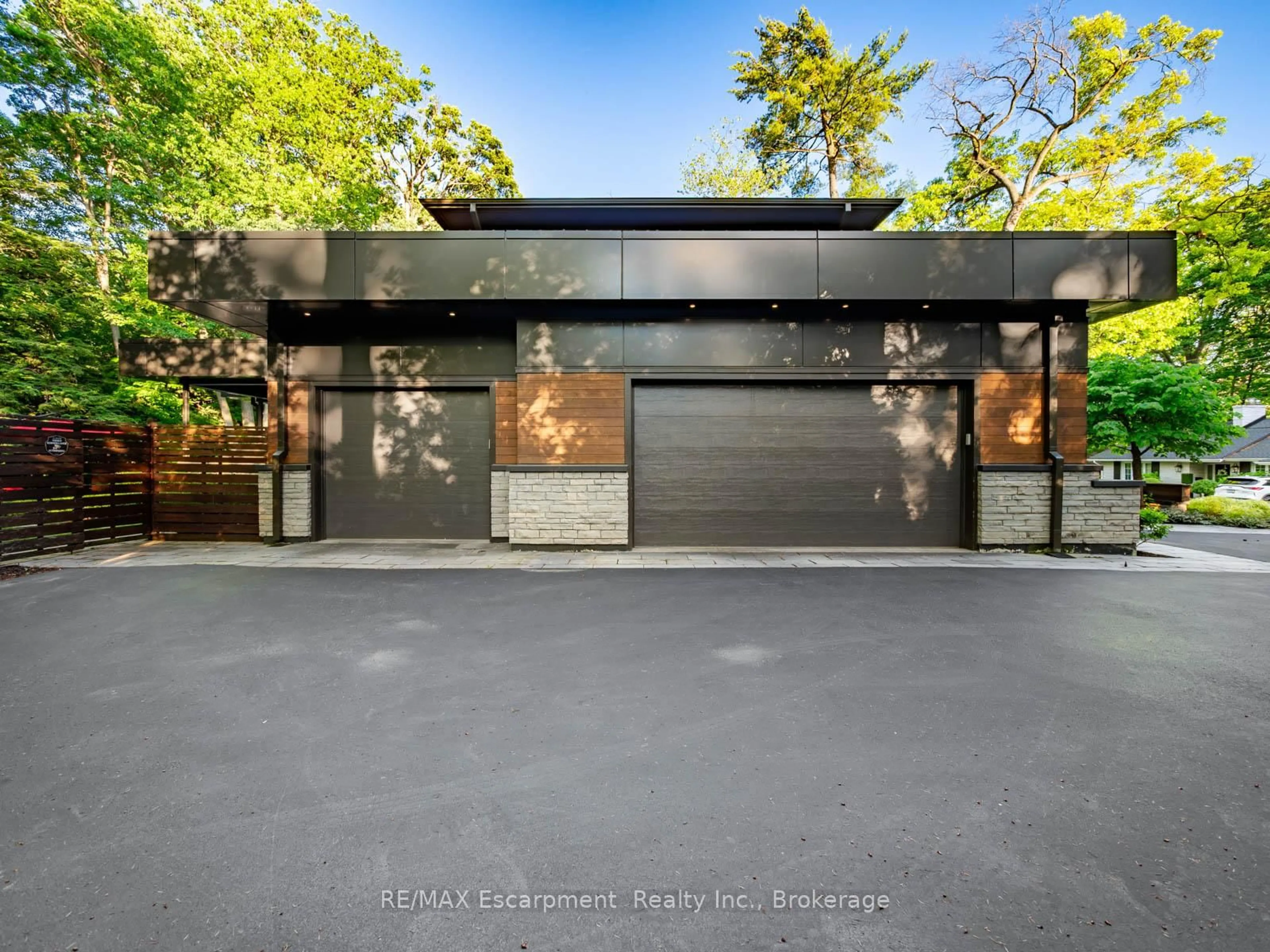 Unknown for 777 Shadeland Ave, Burlington Ontario L7T 2M2
