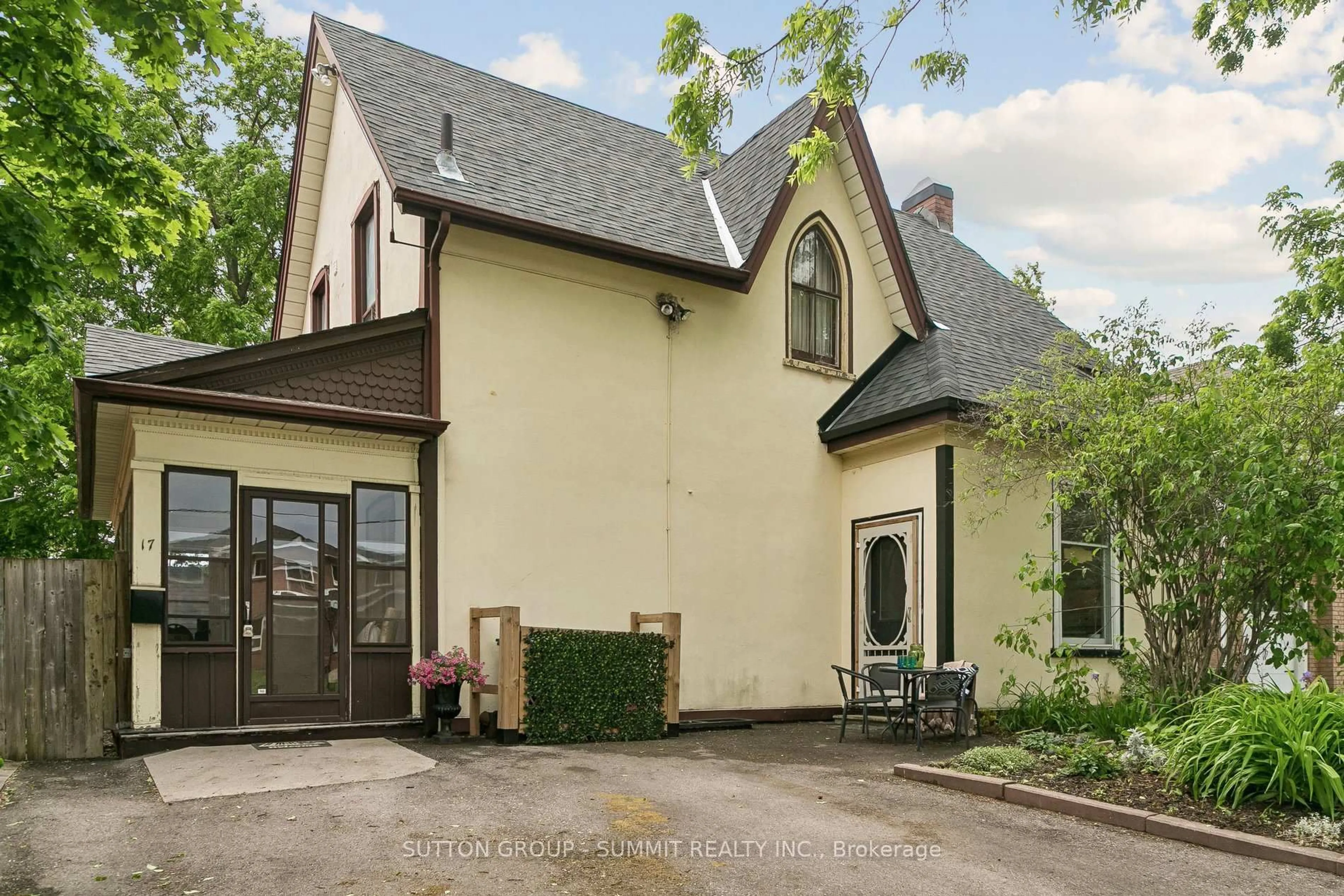 A pic from outside/outdoor area/front of a property/back of a property/a pic from drone, street for 17 ARCHIBALD St, Brampton Ontario L6X 1M1