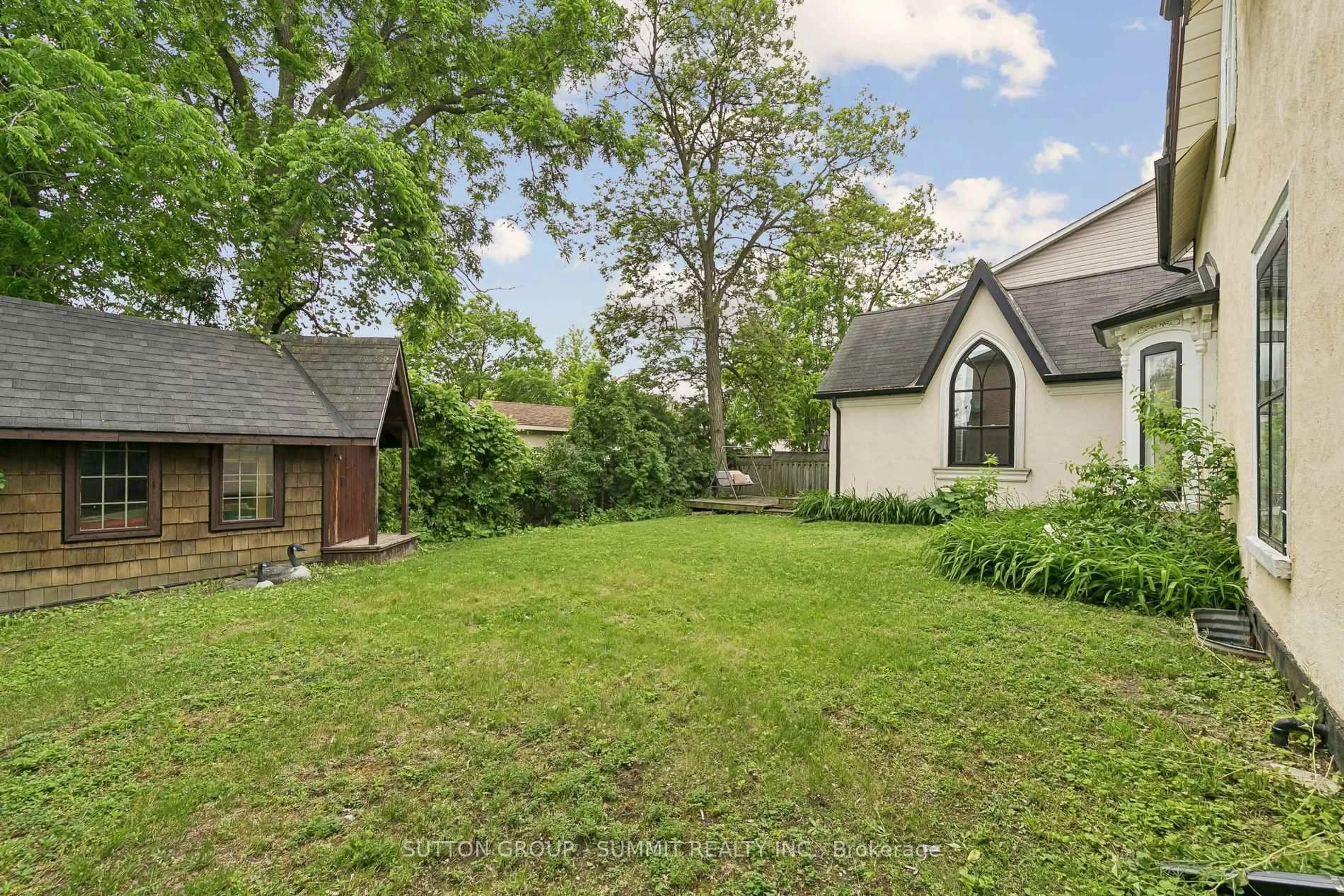 Patio, unknown for 17 ARCHIBALD St, Brampton Ontario L6X 1M1