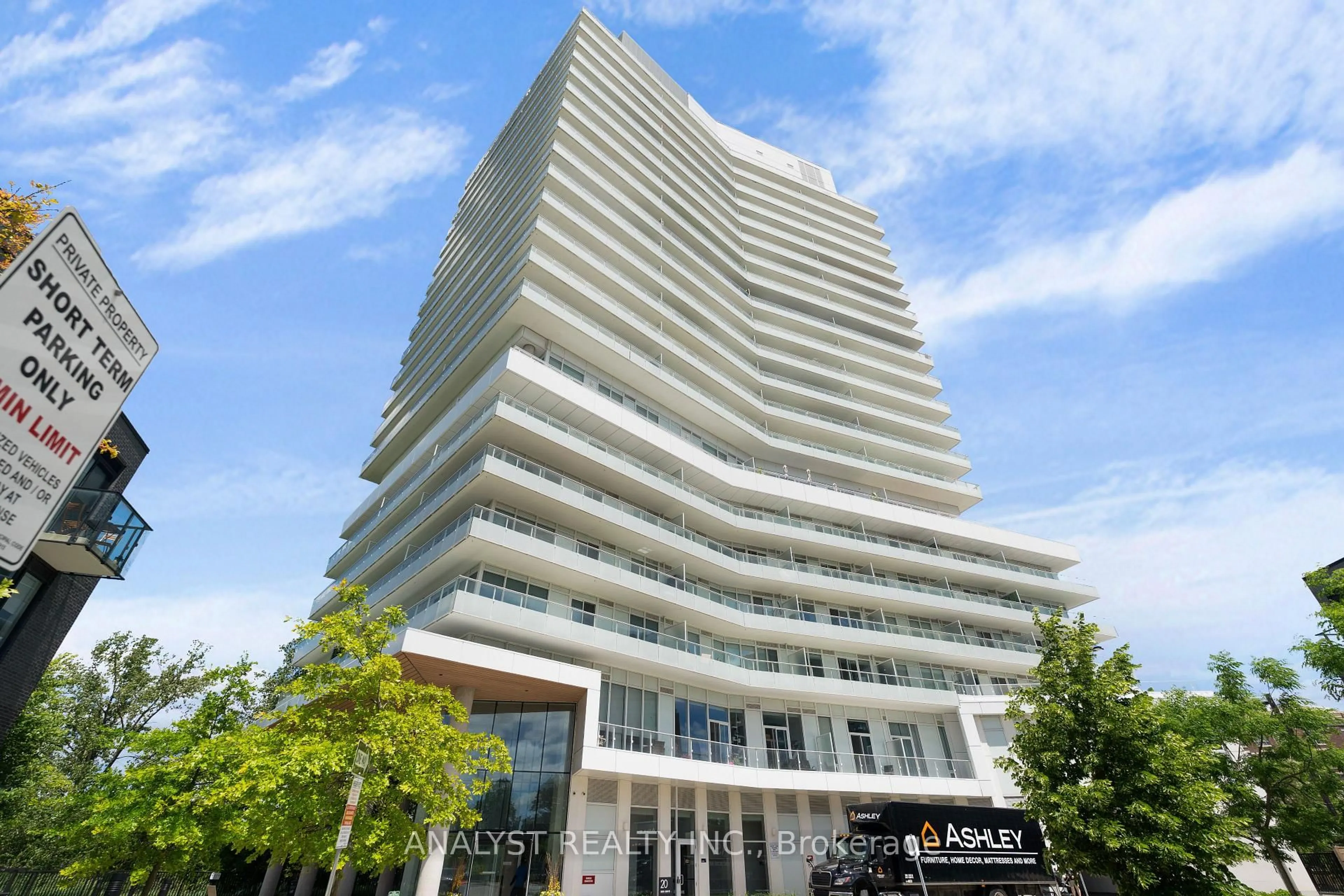 Indoor foyer for 20 Brin Dr #103, Toronto Ontario M8X 1Y6