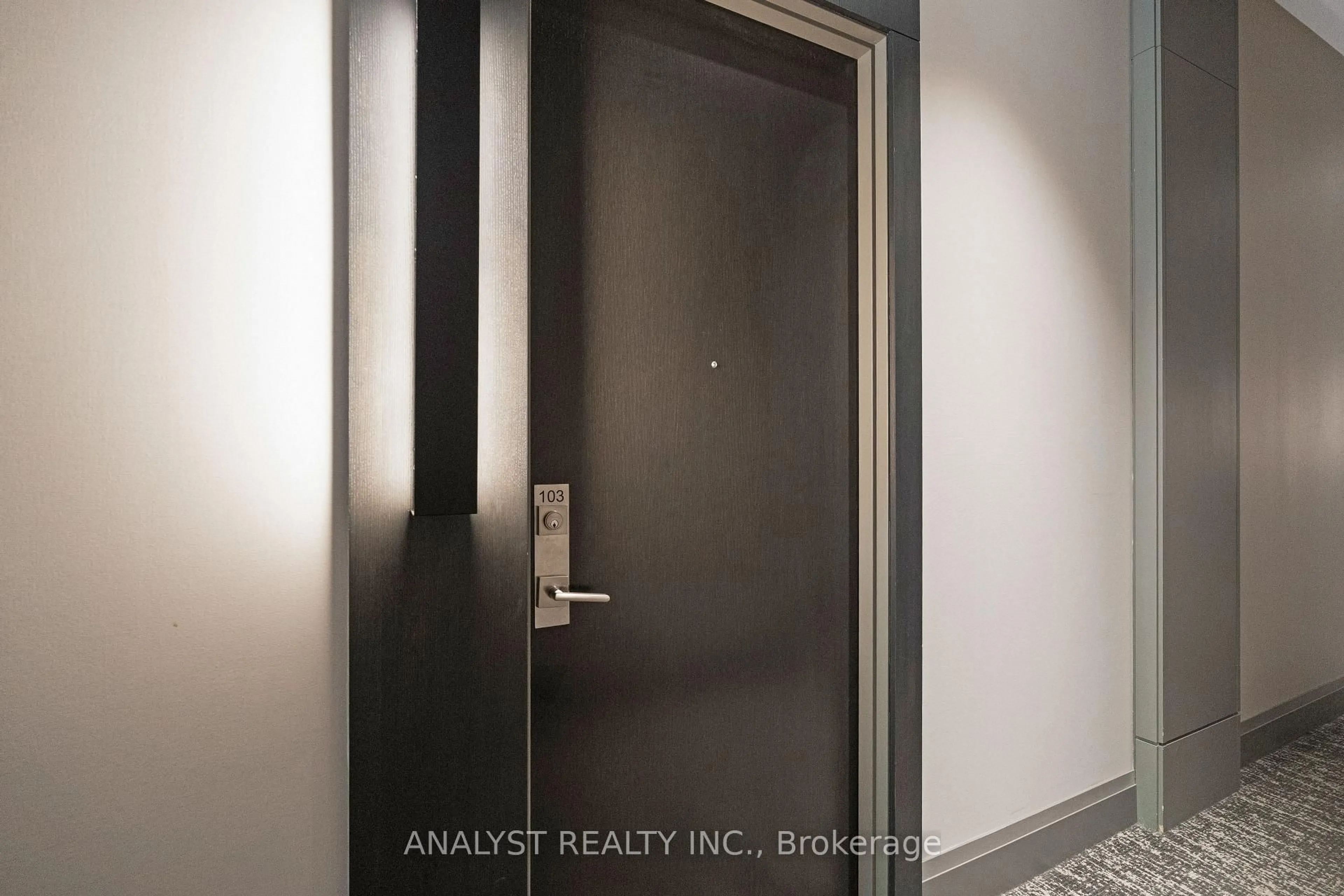 Indoor entryway for 20 Brin Dr #103, Toronto Ontario M8X 1Y6