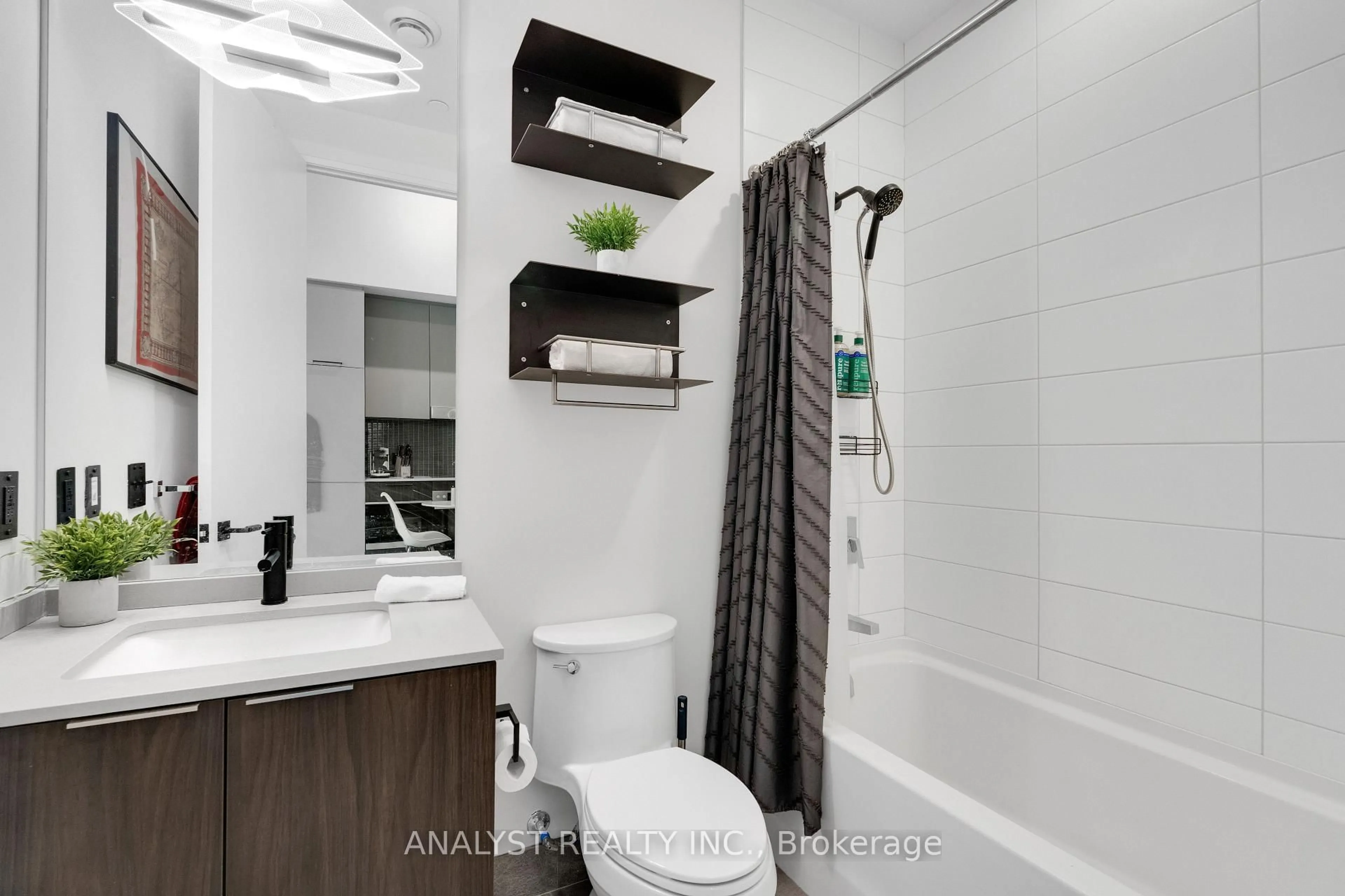 Standard bathroom, ceramic/tile floor for 20 Brin Dr #103, Toronto Ontario M8X 1Y6