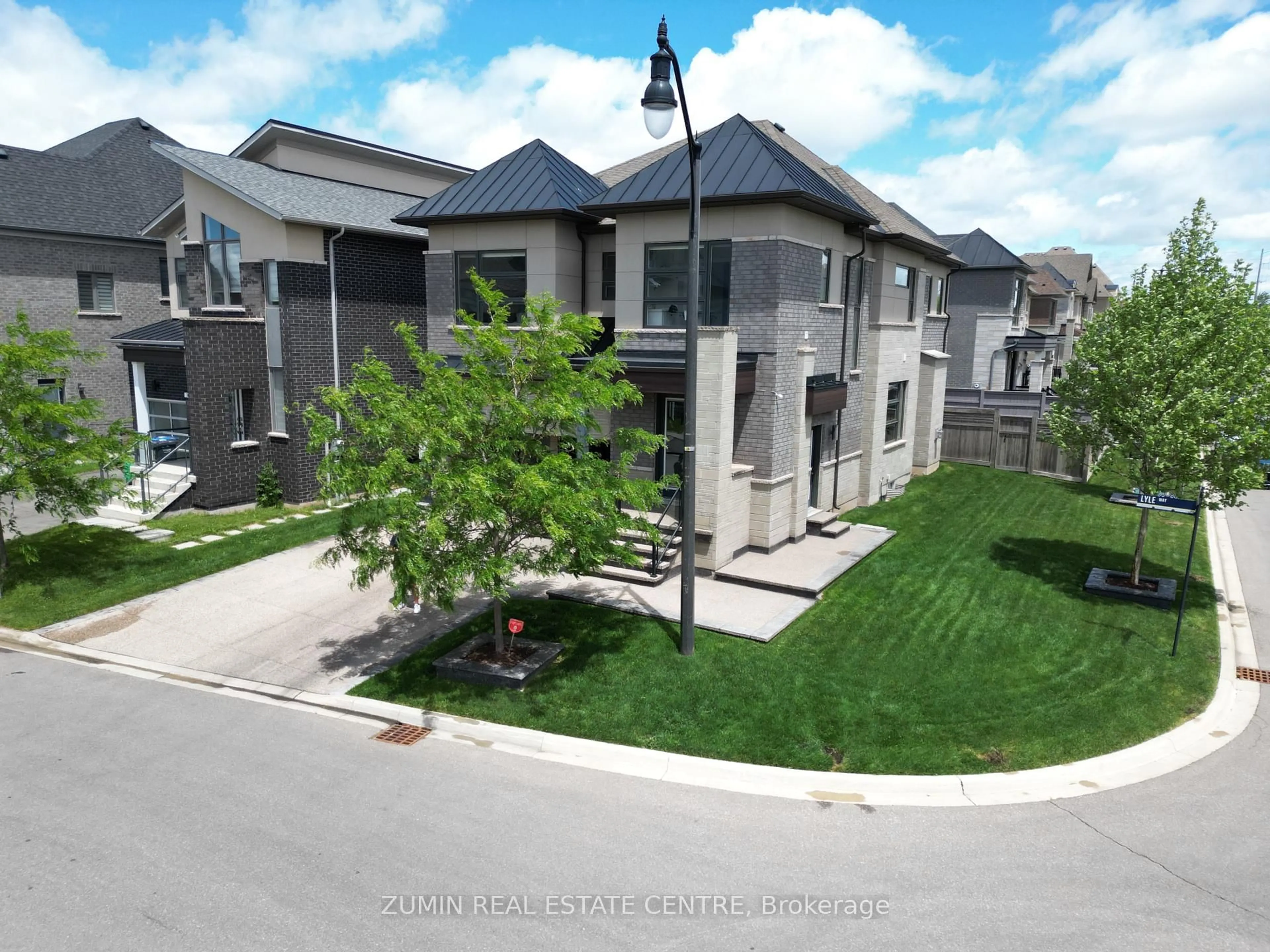 A pic from outside/outdoor area/front of a property/back of a property/a pic from drone, street for 39 Lyle Way, Brampton Ontario L6X 0B4