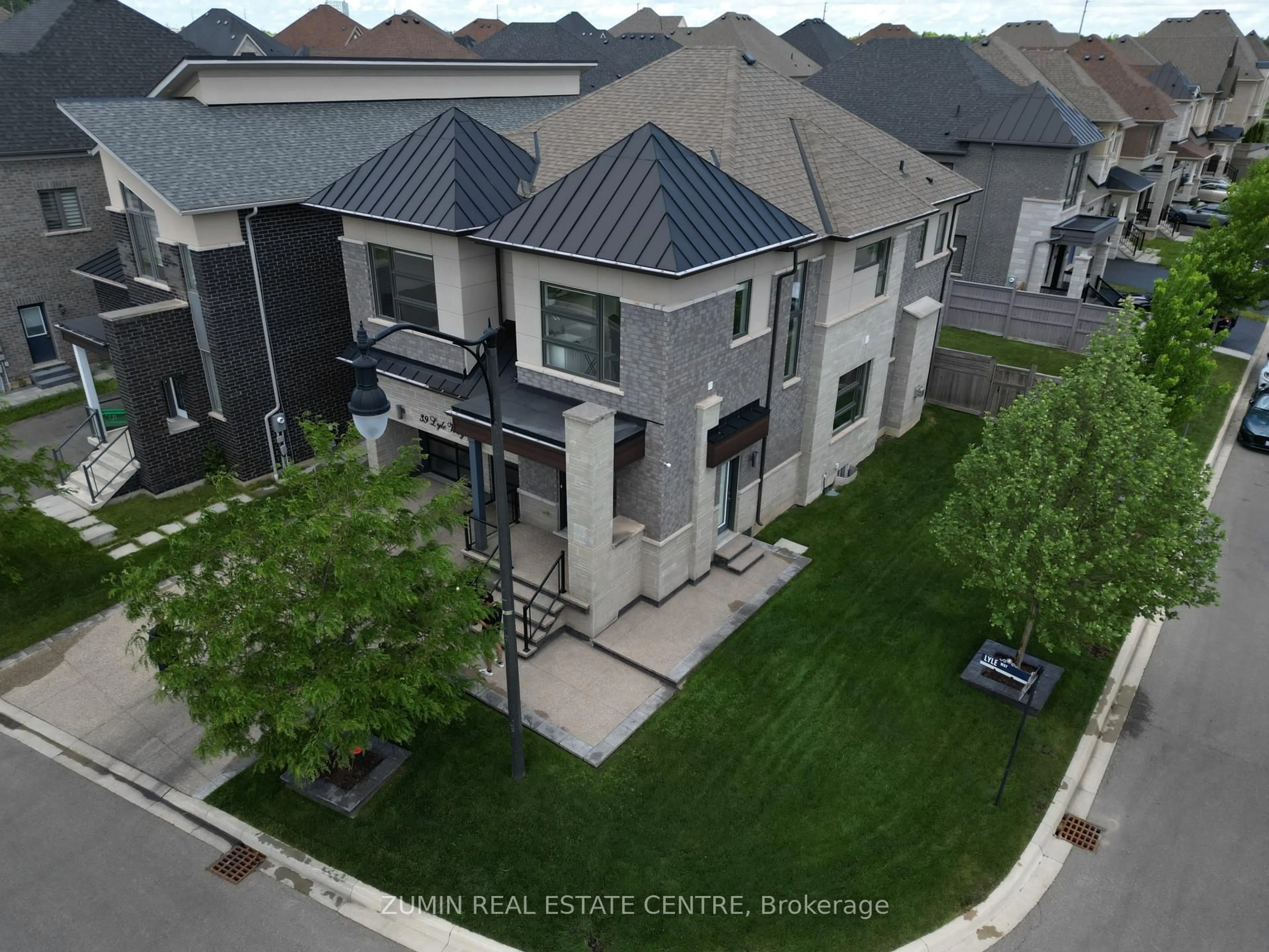 A pic from outside/outdoor area/front of a property/back of a property/a pic from drone, street for 39 Lyle Way, Brampton Ontario L6X 0B4