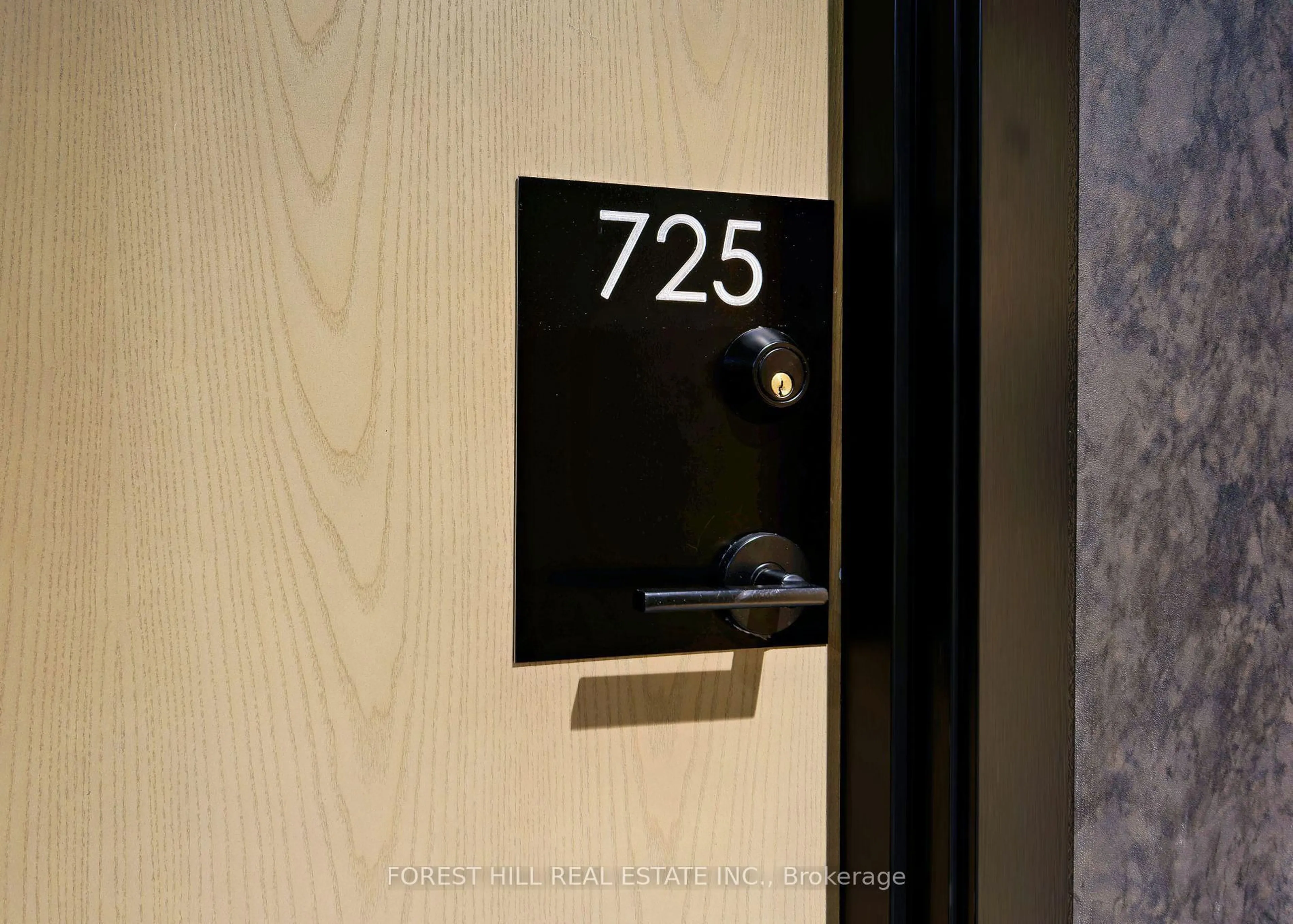 Indoor entryway for 2300 ST CLAIR Ave #725, Toronto Ontario M6N 0B3