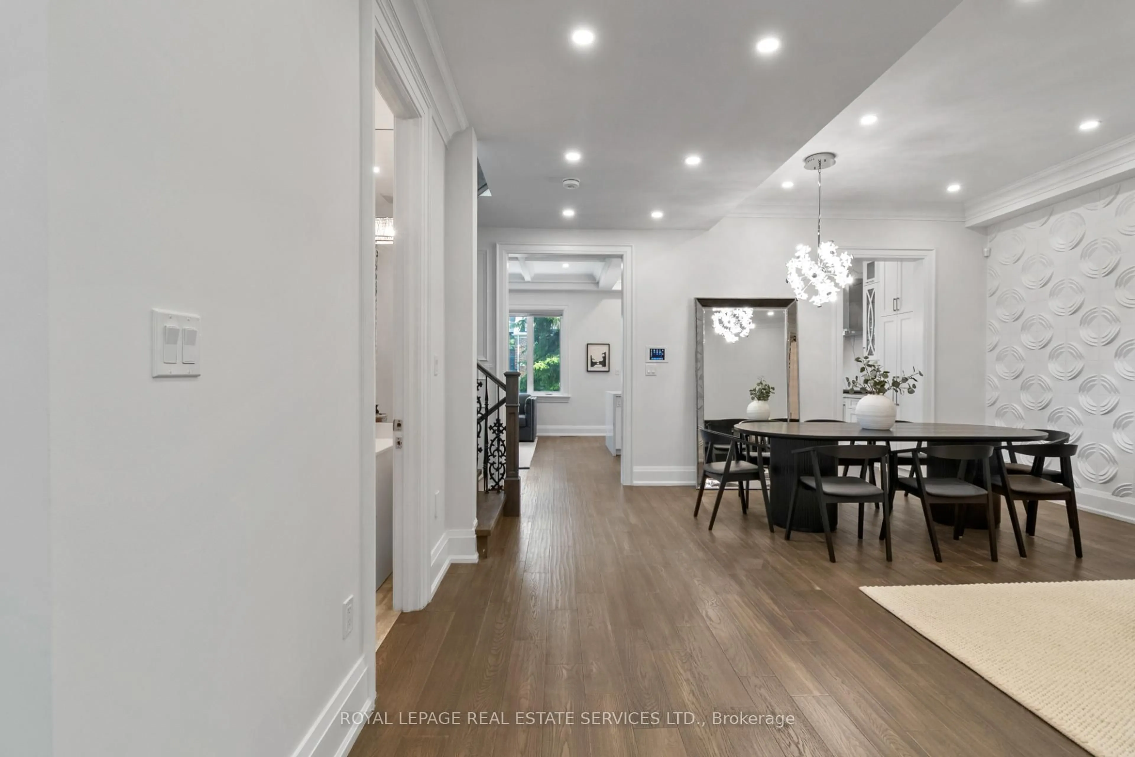 Indoor entryway for 5 Kirk Bradden Rd, Toronto Ontario M8Y 2G1