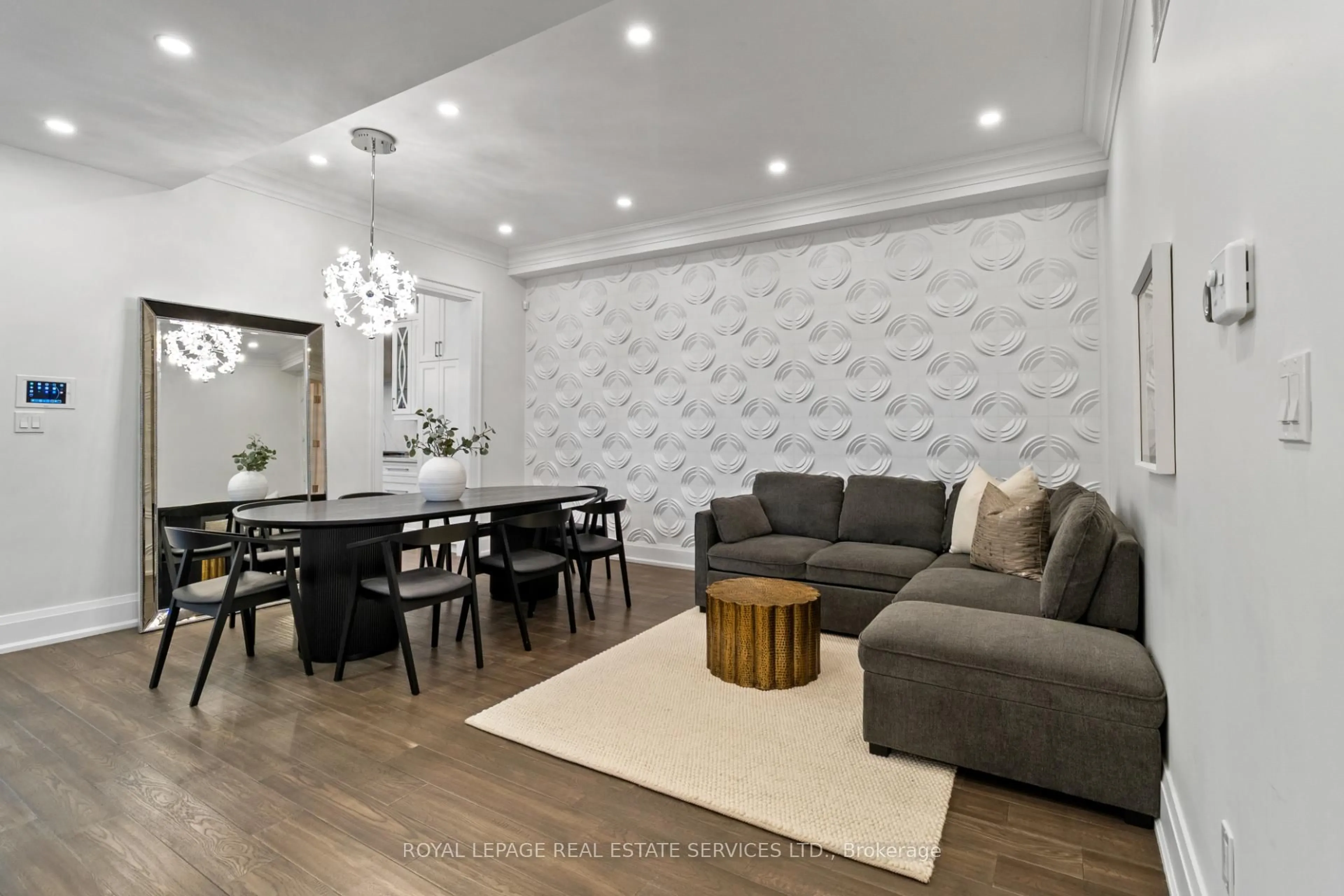 Living room with furniture, unknown for 5 Kirk Bradden Rd, Toronto Ontario M8Y 2G1