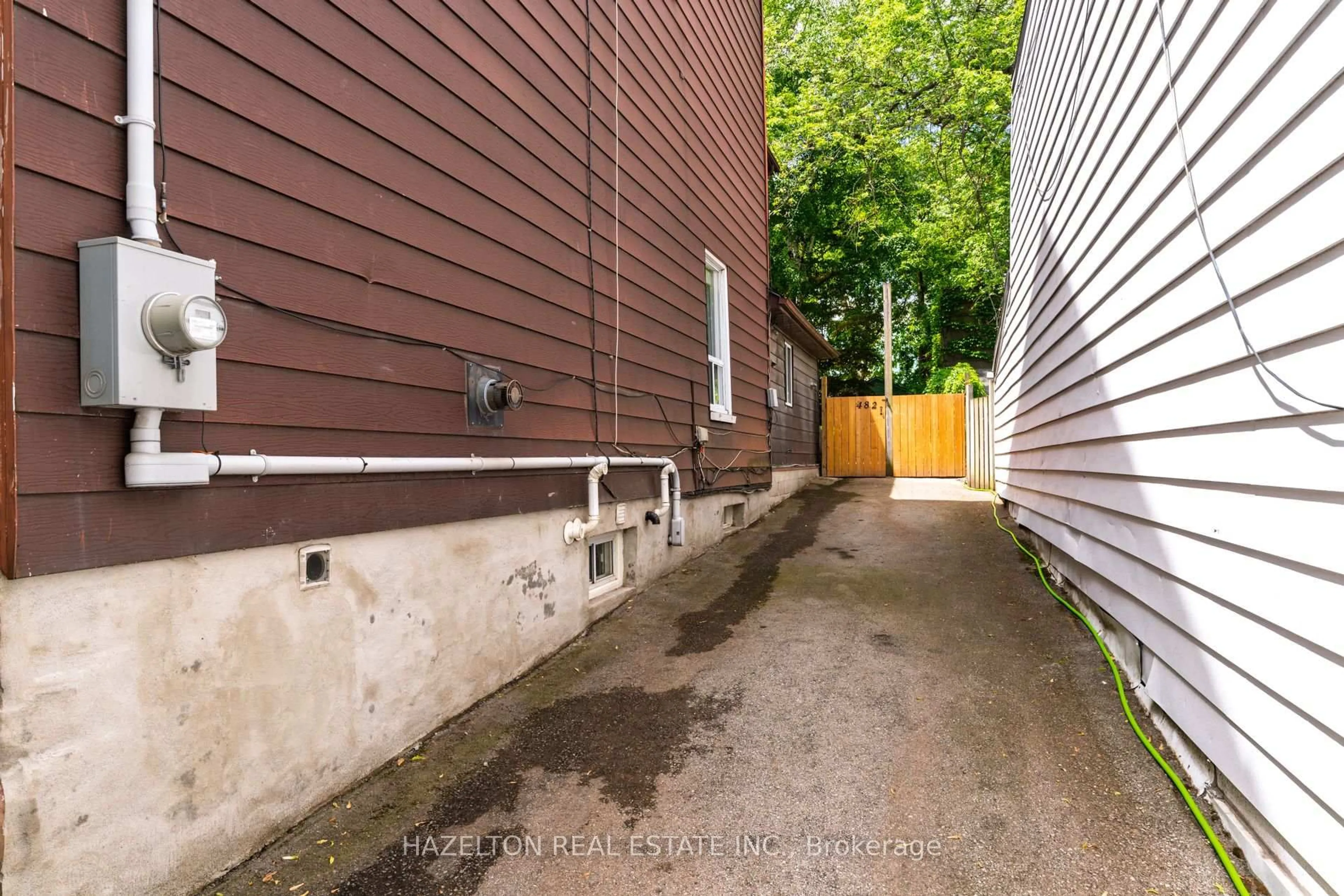 Patio, street for 482 Indian Grve, Toronto Ontario M6P 2H9