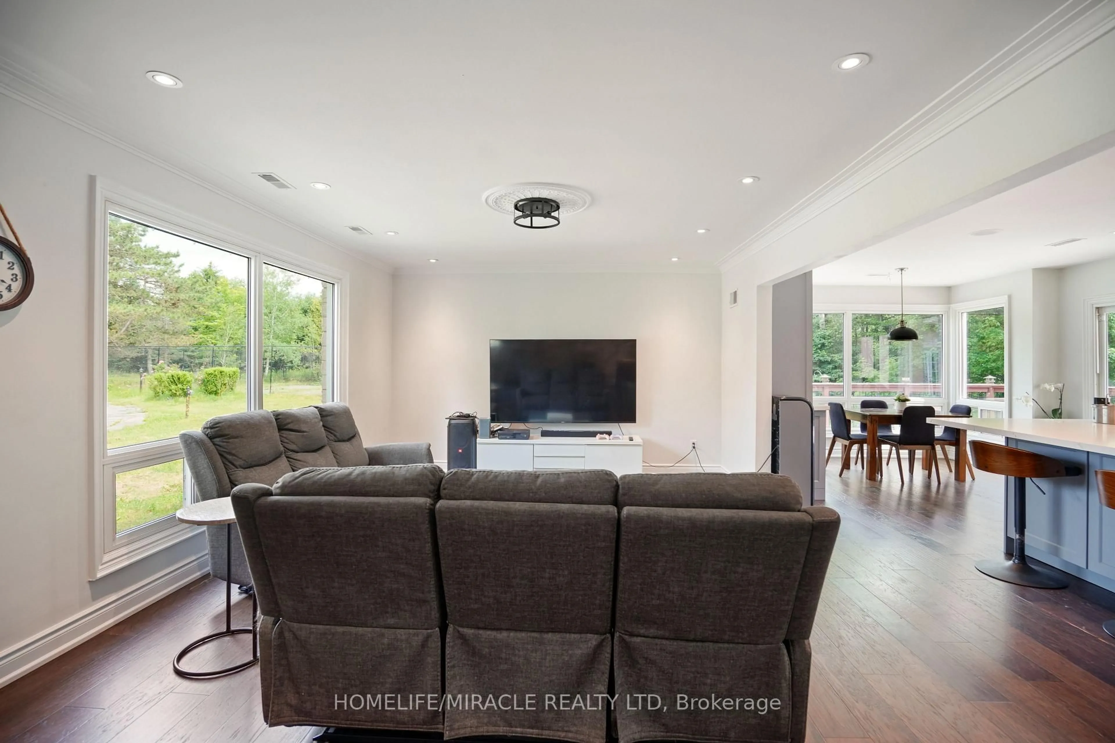 Home theater for 19 Tanglewood Dr, Caledon Ontario L7K 0K3