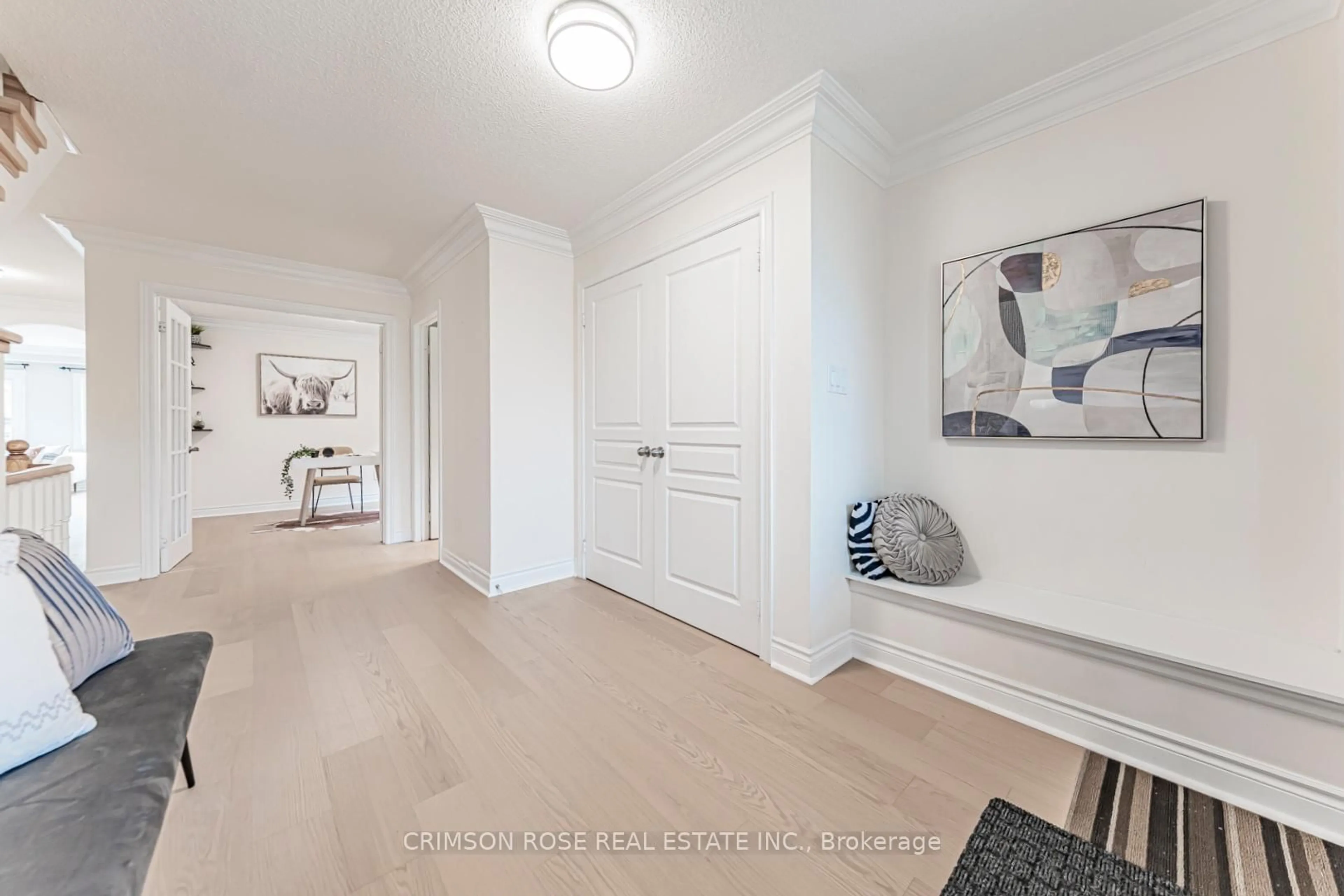 Indoor entryway for 489 Ravineview Way, Oakville Ontario L6H 6T1