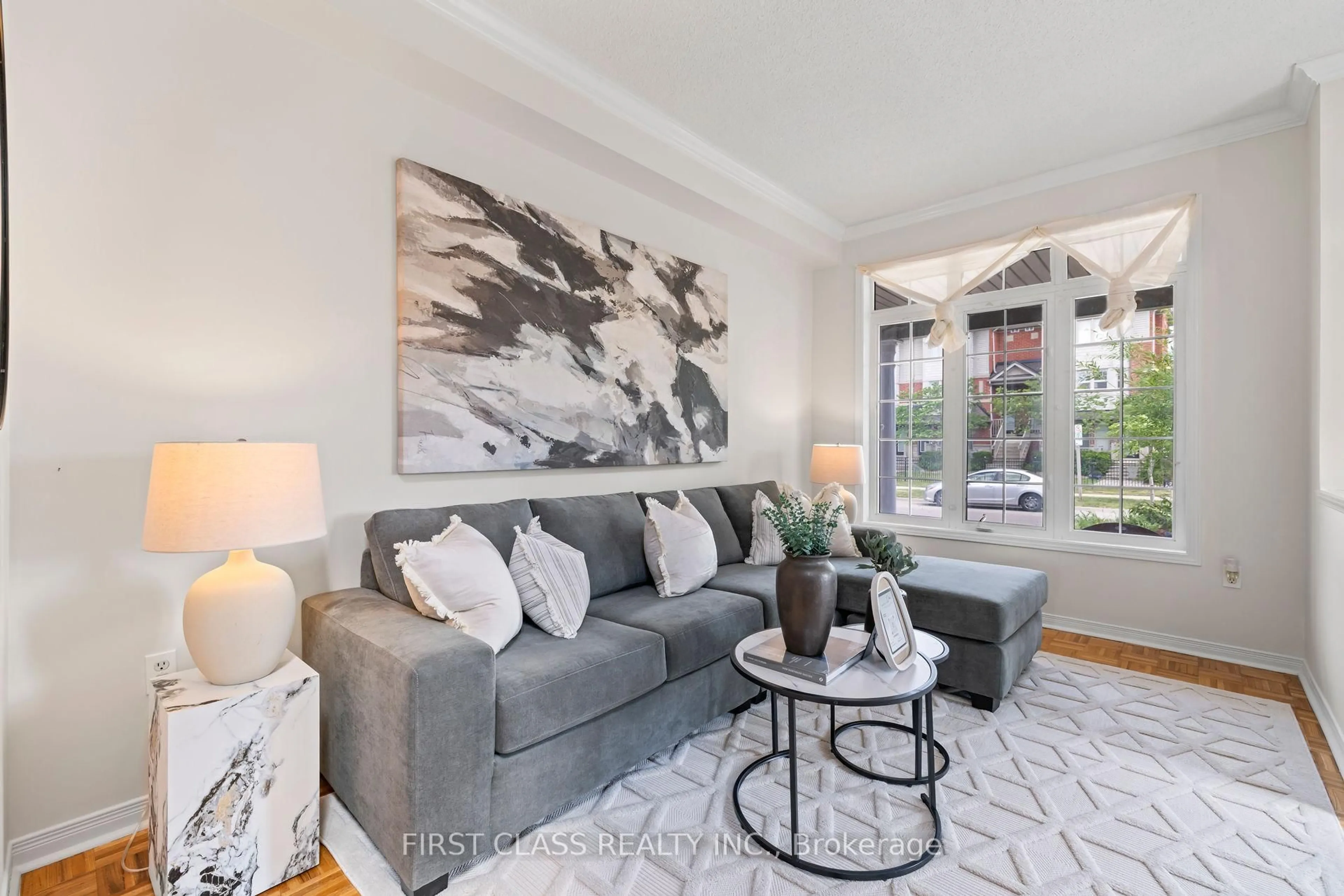 Living room with furniture, unknown for 3181 Bentley Dr, Mississauga Ontario L5M 6V8