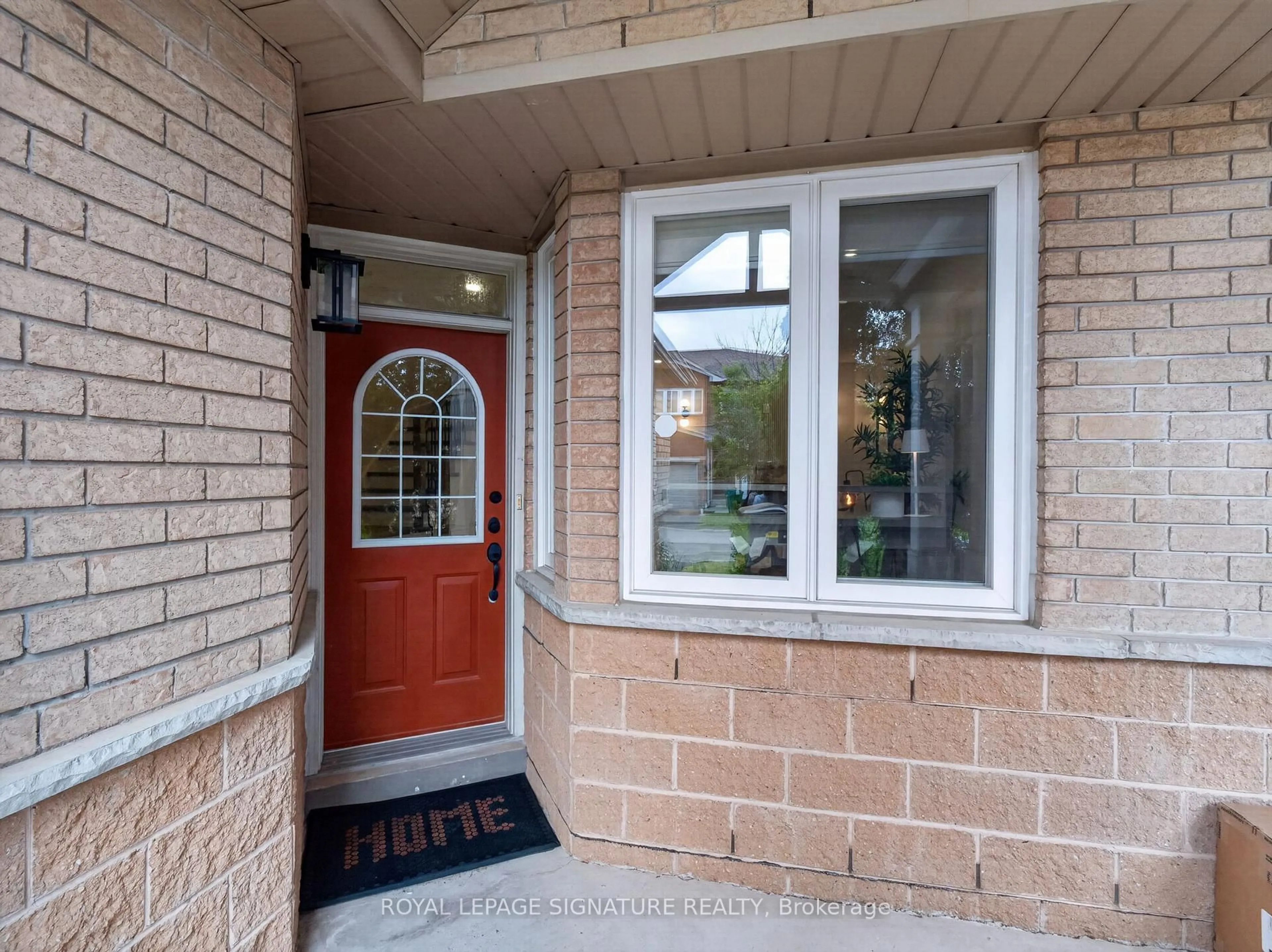 Indoor entryway for 833 Scollard Crt #123, Mississauga Ontario L5V 2B4