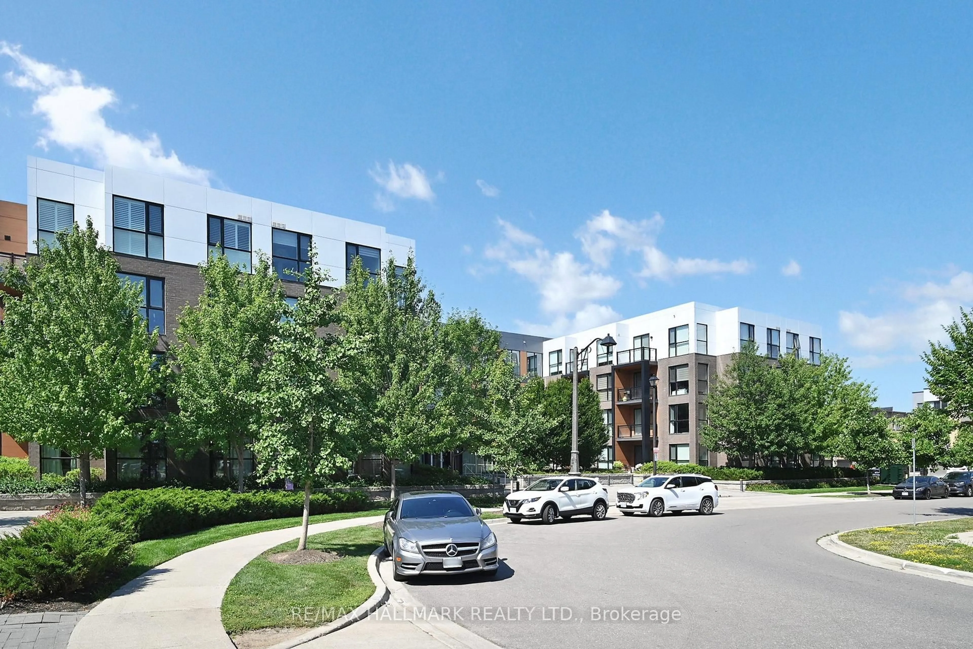 A pic from outside/outdoor area/front of a property/back of a property/a pic from drone, street for 150 Sabina Dr #416, Oakville Ontario L6H 7C3