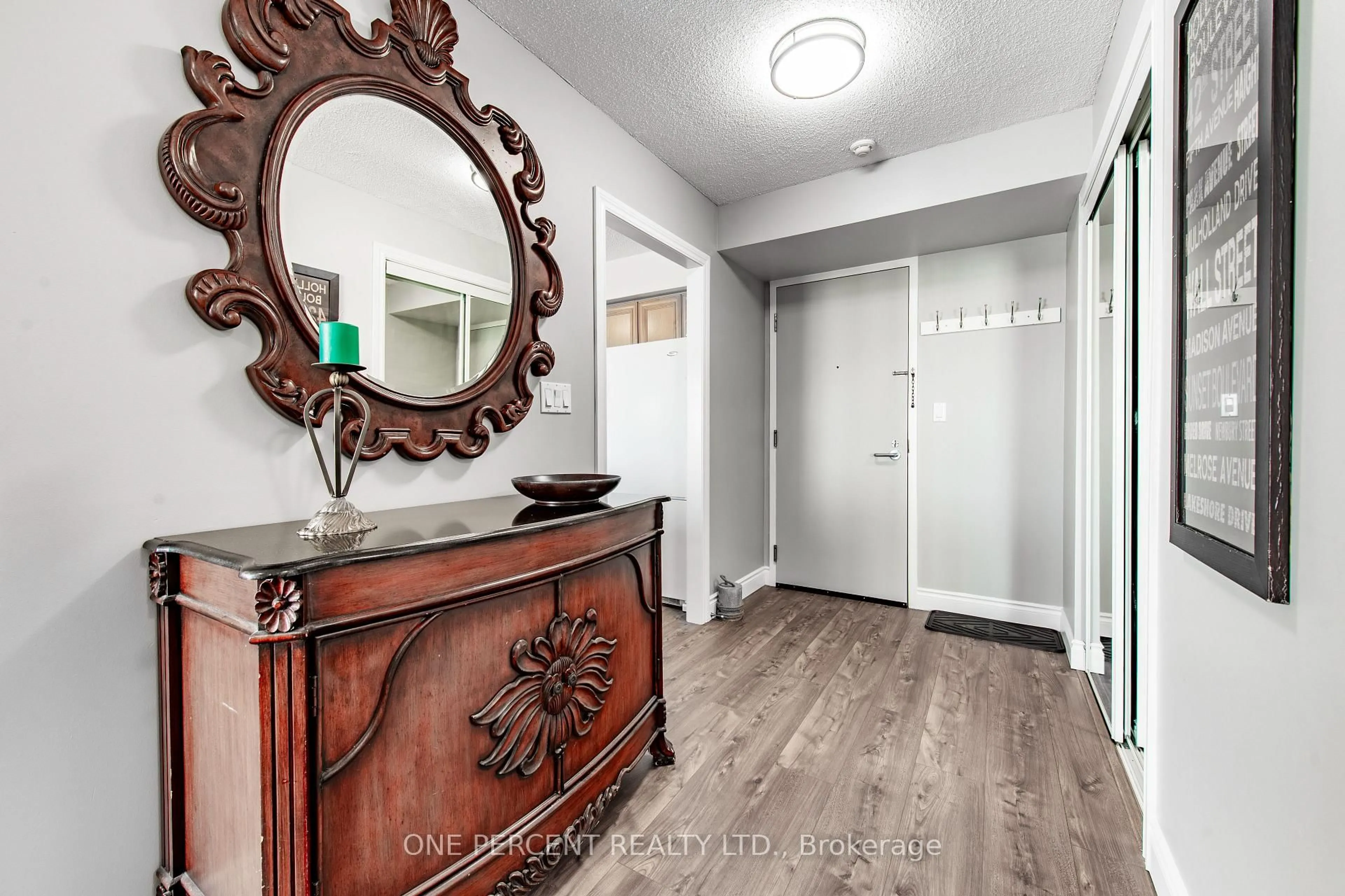 Indoor entryway for 200 Broadway Ave #505, Orangeville Ontario L9W 5G3