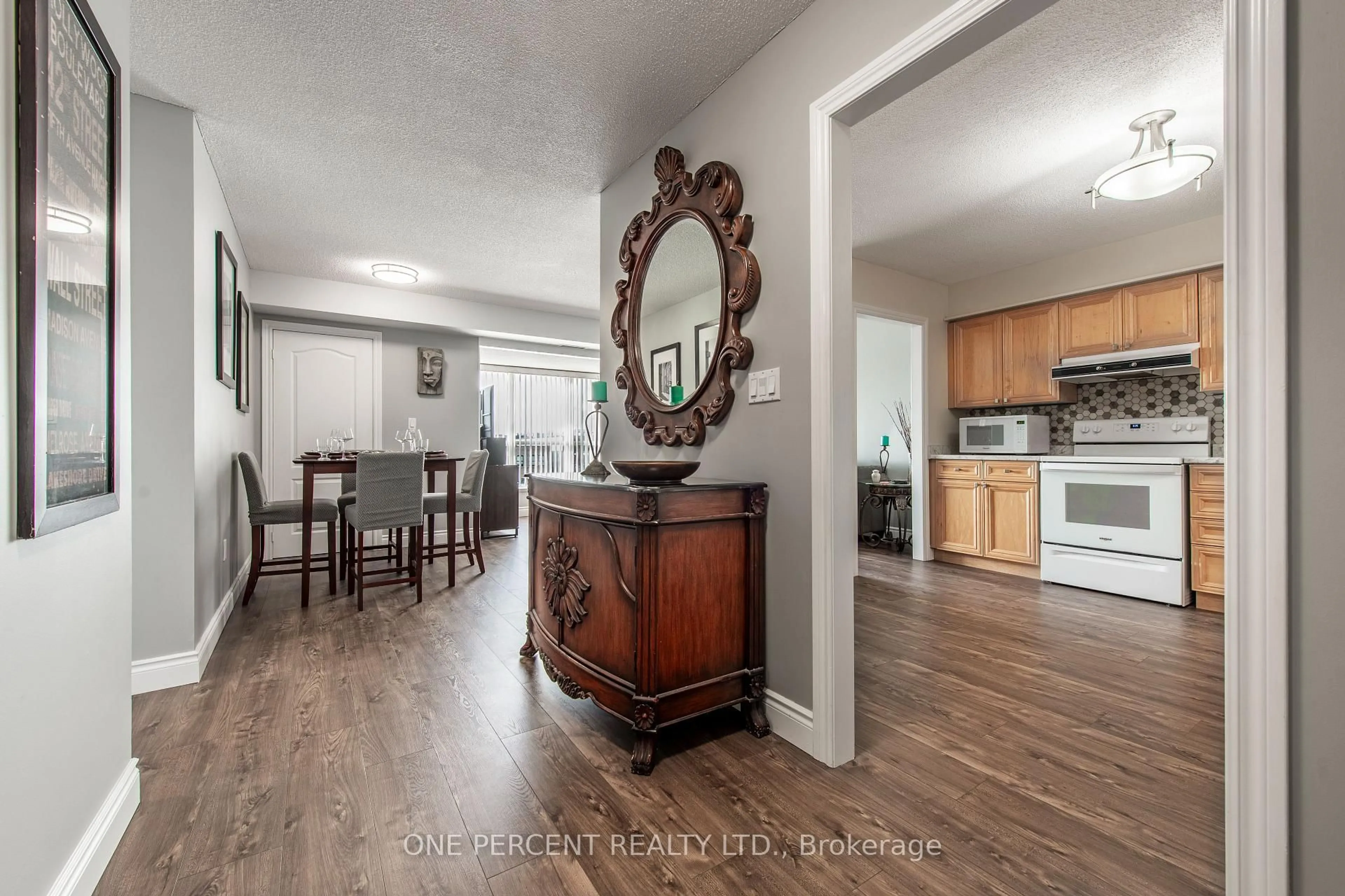 Open concept kitchen, wood/laminate floor for 200 Broadway Ave #505, Orangeville Ontario L9W 5G3