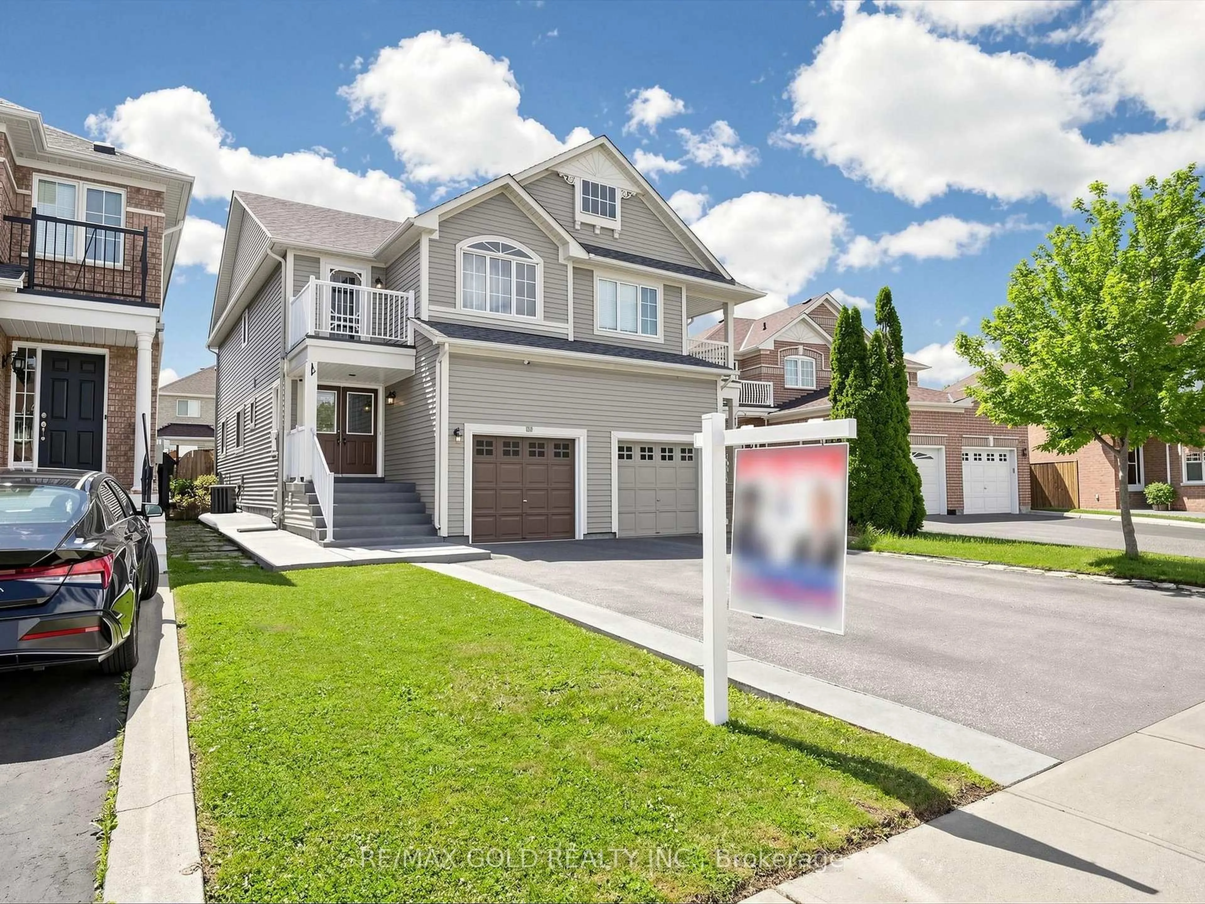Home with vinyl exterior material, street for 110 Tiller Tr, Brampton Ontario L6X 4S8