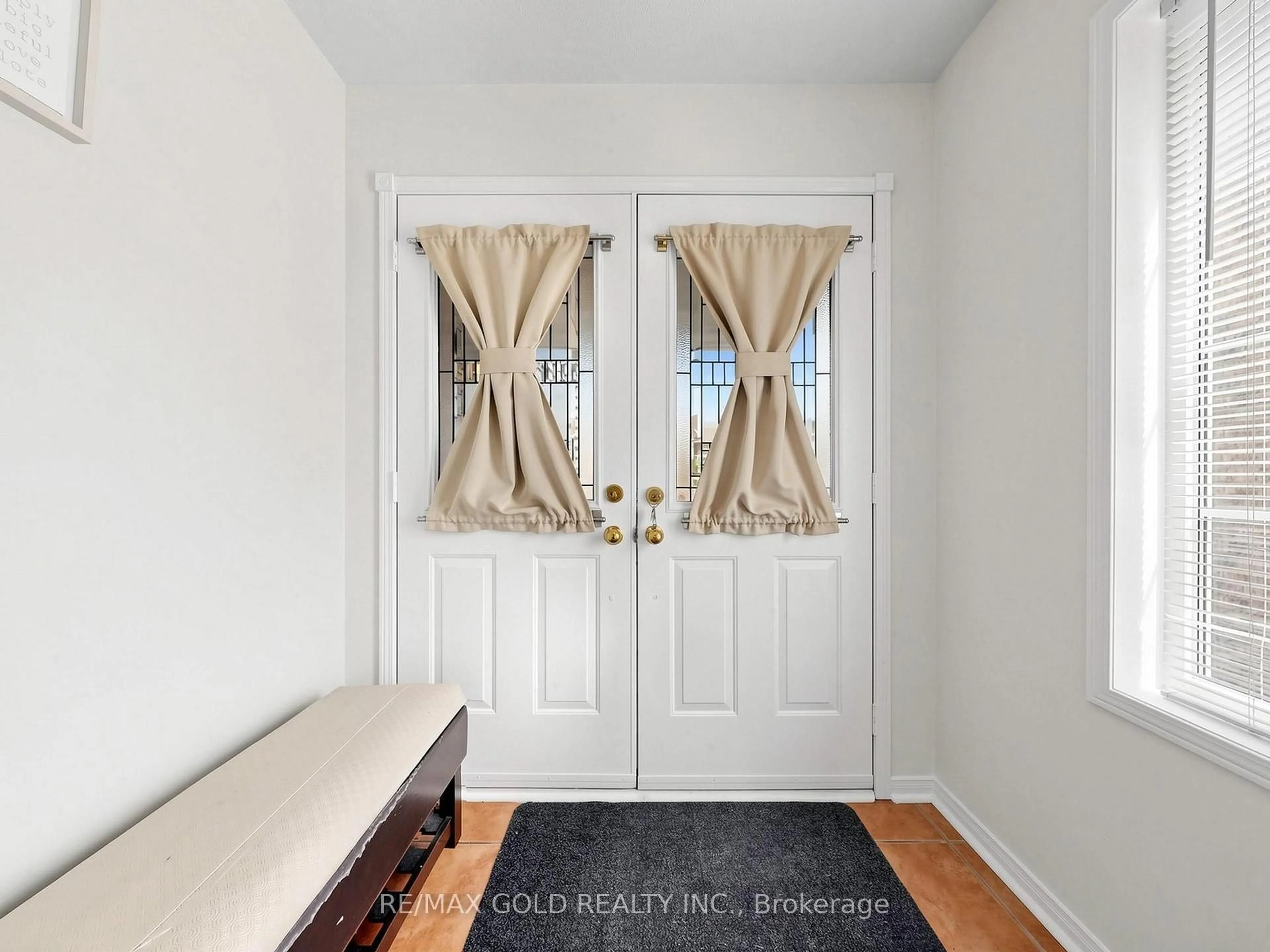 Indoor entryway for 110 Tiller Tr, Brampton Ontario L6X 4S8
