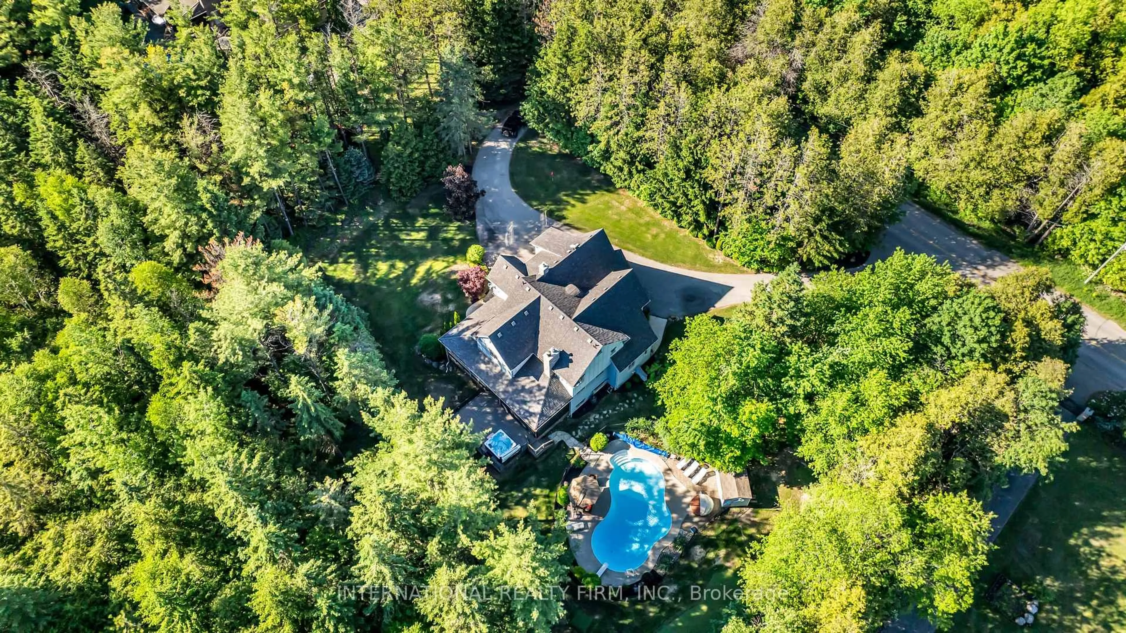 A pic from outside/outdoor area/front of a property/back of a property/a pic from drone, unknown for 19748 Kennedy Rd, Caledon Ontario L7K 1Y2