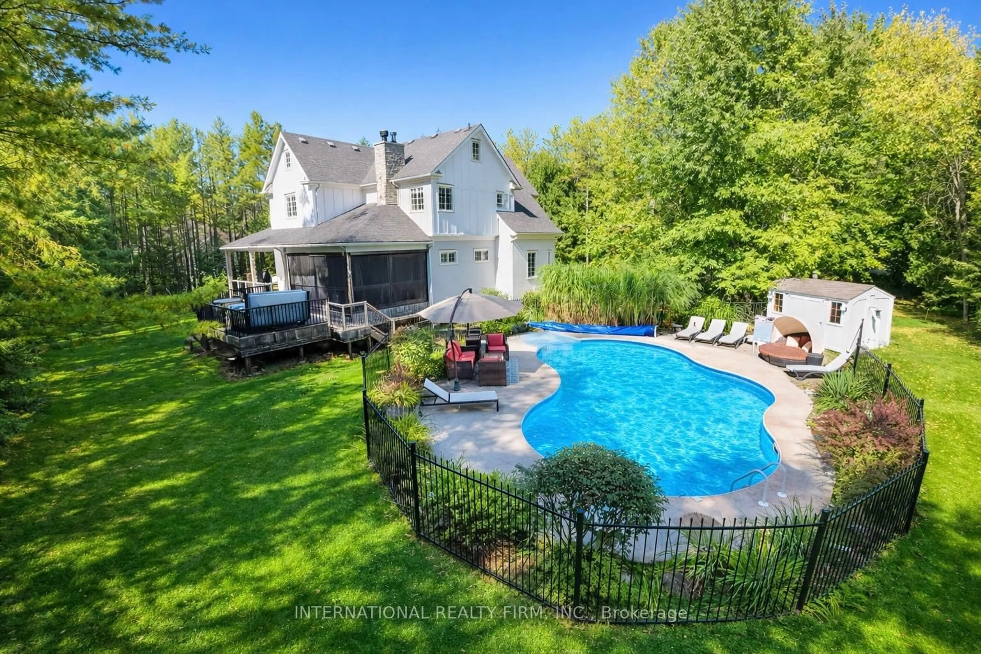 Pool for 19748 Kennedy Rd, Caledon Ontario L7K 1Y2