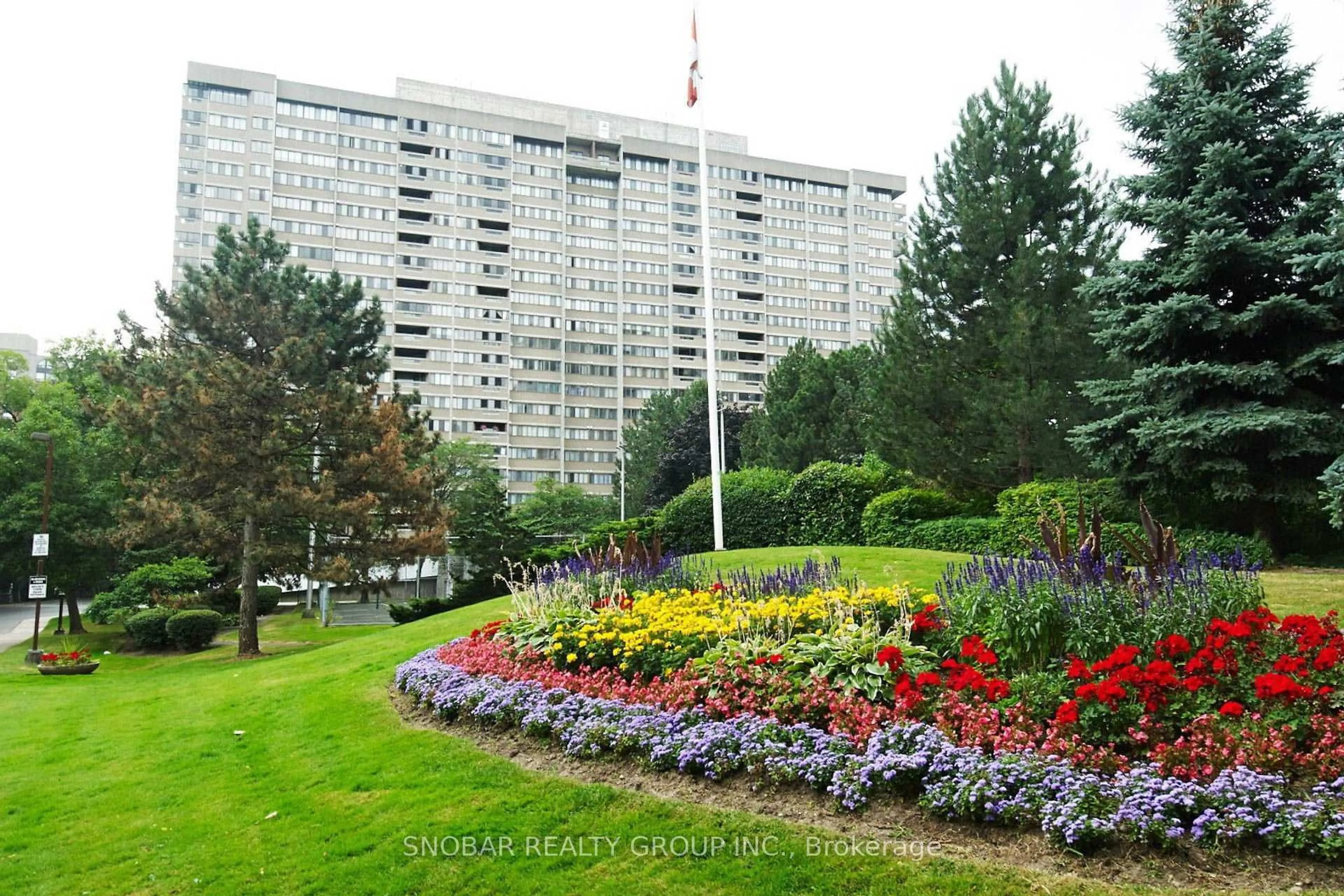 Patio, unknown for 50 Elm Dr #1110, Mississauga Ontario L5A 3X2