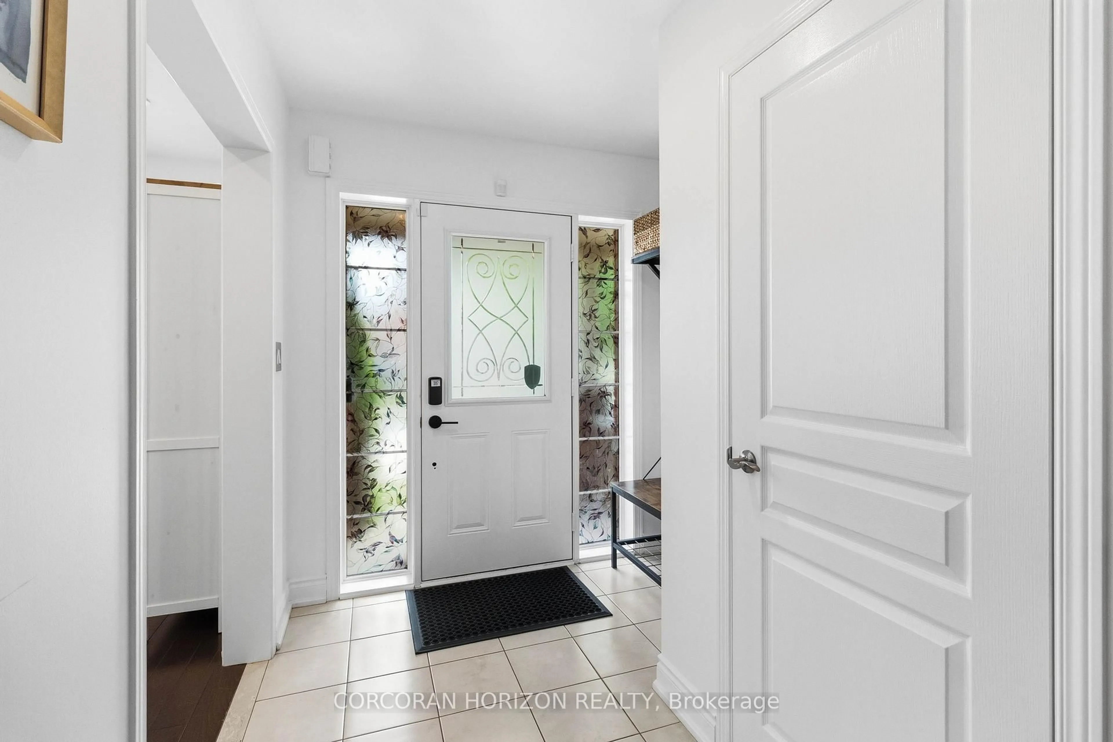Indoor entryway for 3216 Robert Brown Blvd, Oakville Ontario L6M 0P2