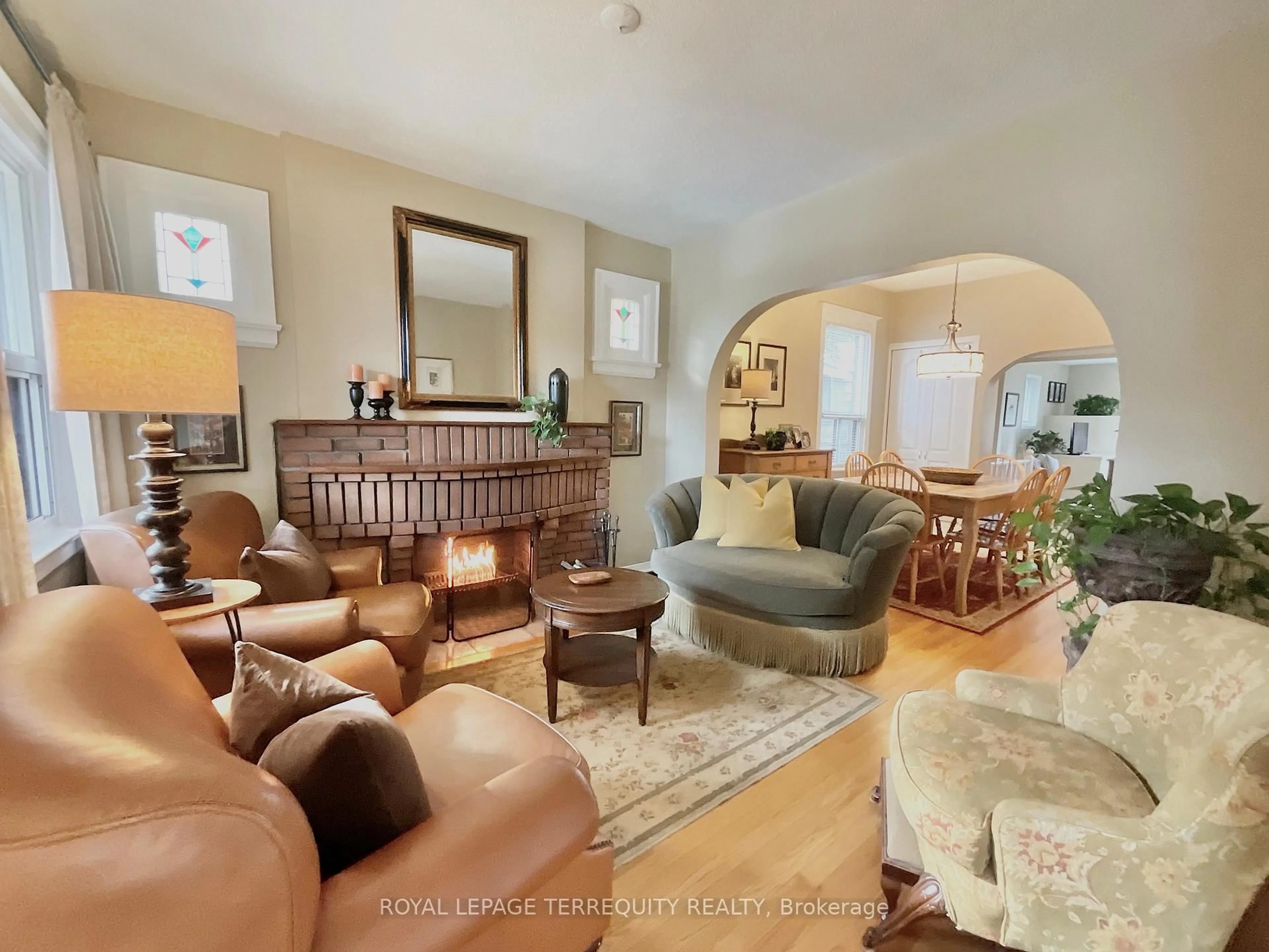 Living room with furniture, unknown for 92 Eileen Ave, Toronto Ontario M6N 1V4