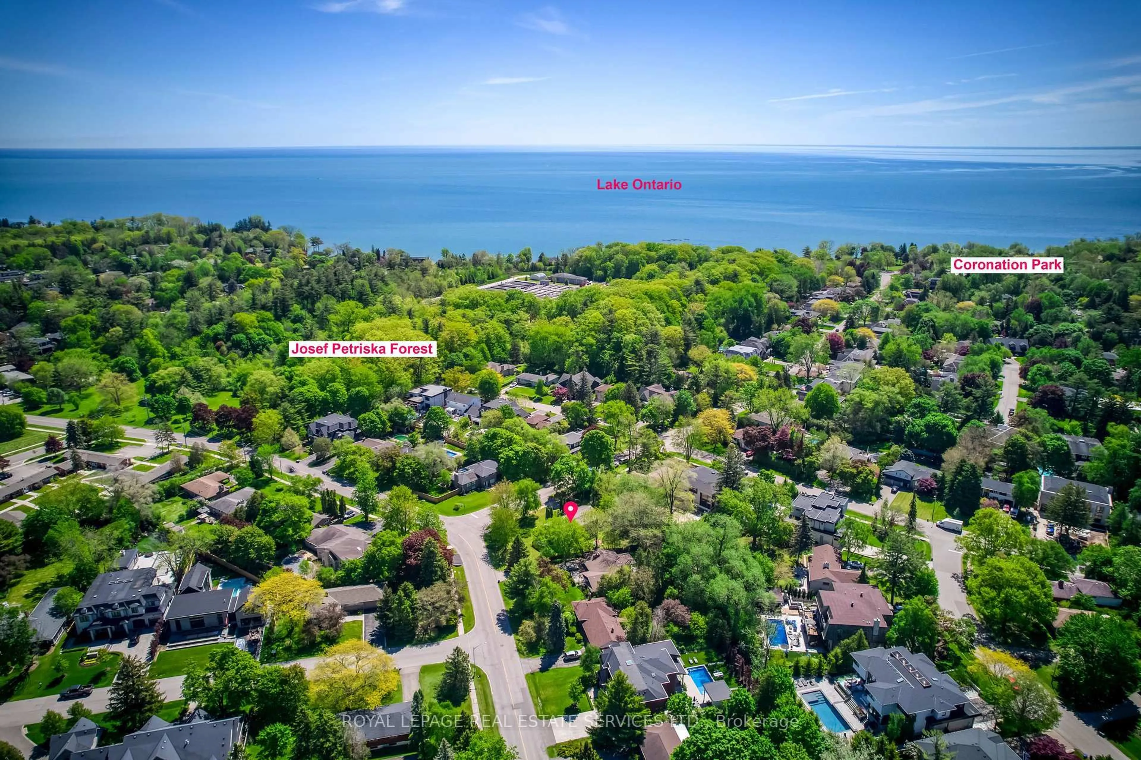 A pic from outside/outdoor area/front of a property/back of a property/a pic from drone, water/lake/river/ocean view for 220 Woodhaven Park Dr, Oakville Ontario L6L 4K8