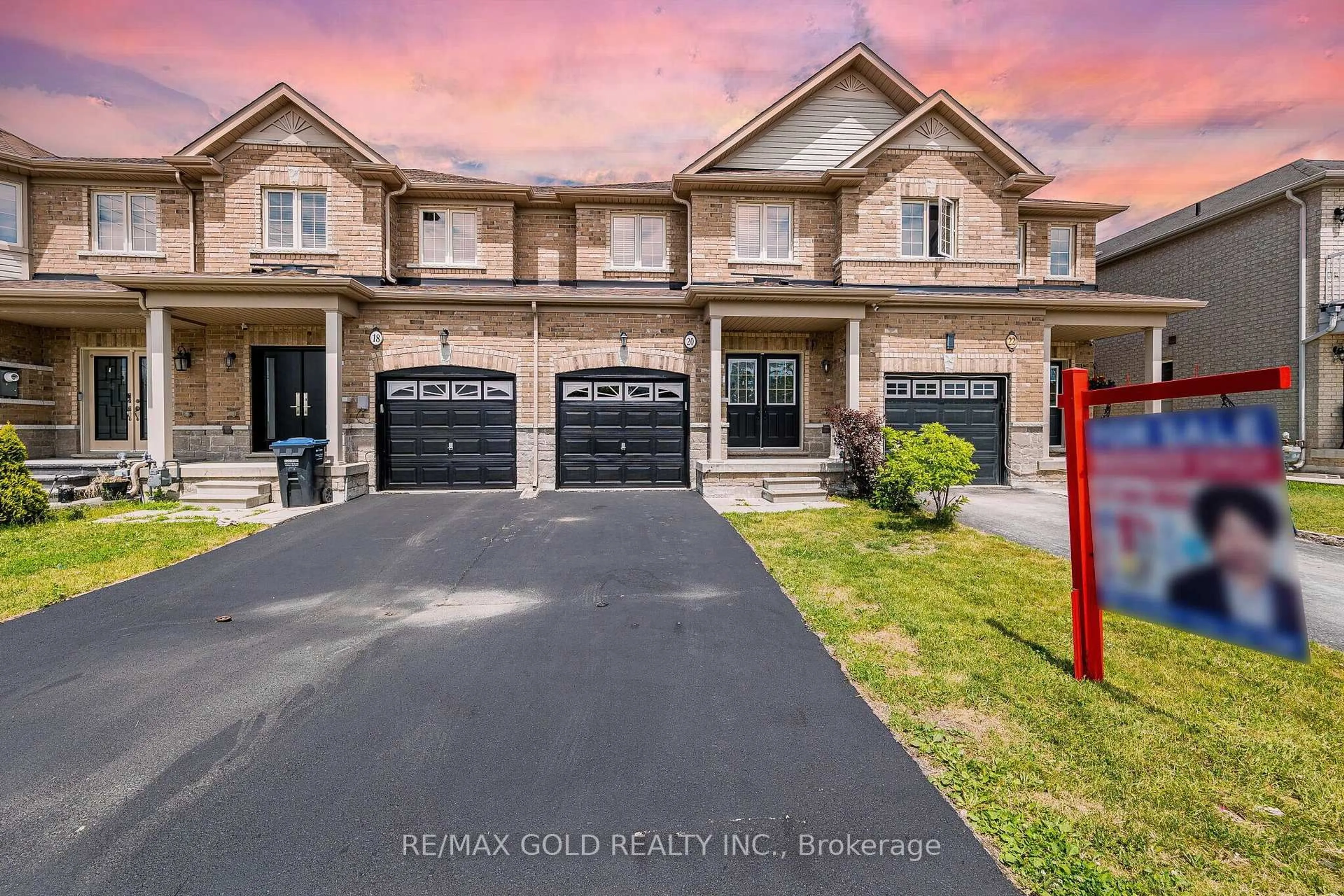 A pic from outside/outdoor area/front of a property/back of a property/a pic from drone, street for 20 Brussels Ave, Brampton Ontario L6Z 0A5