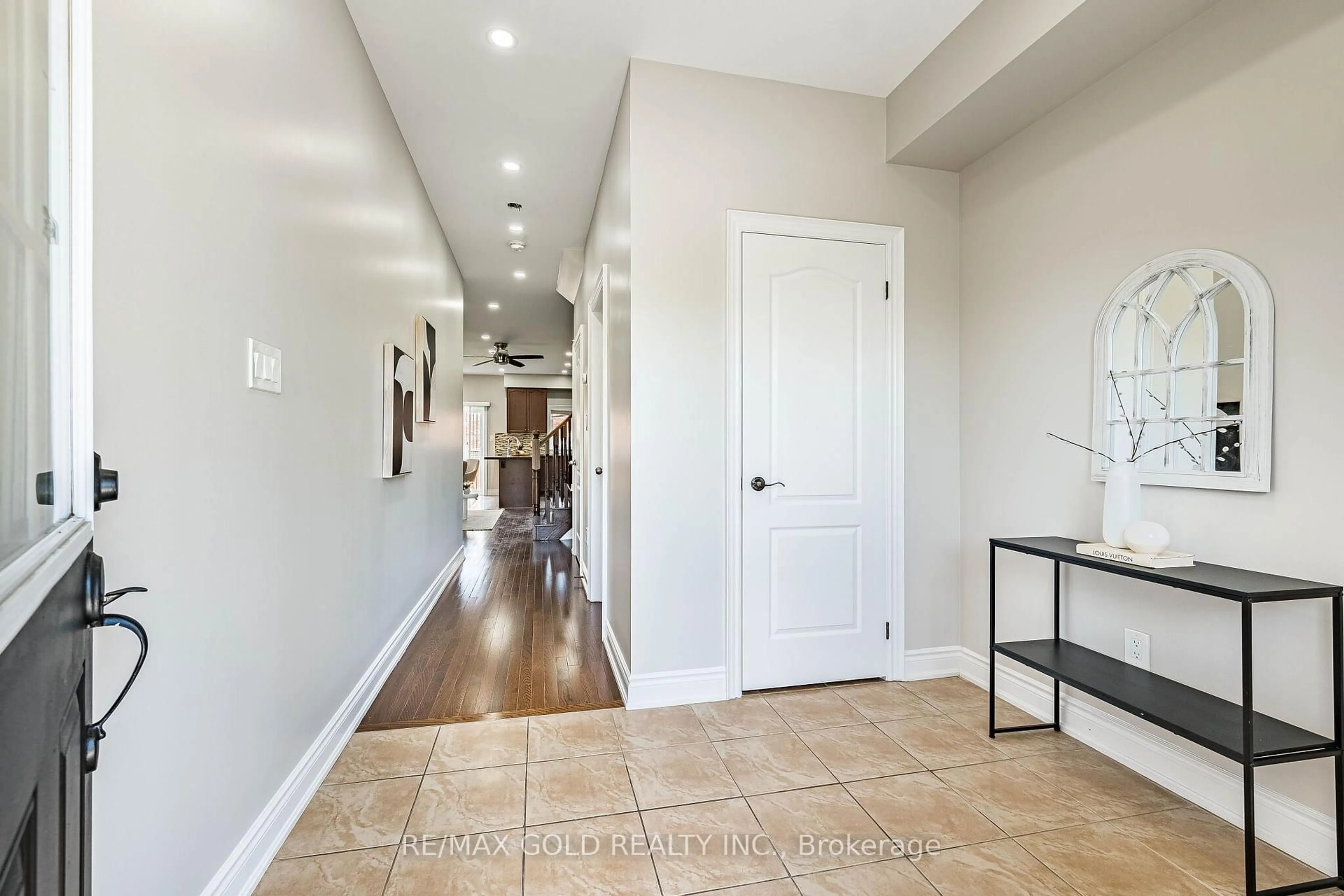 Indoor entryway for 20 Brussels Ave, Brampton Ontario L6Z 0A5