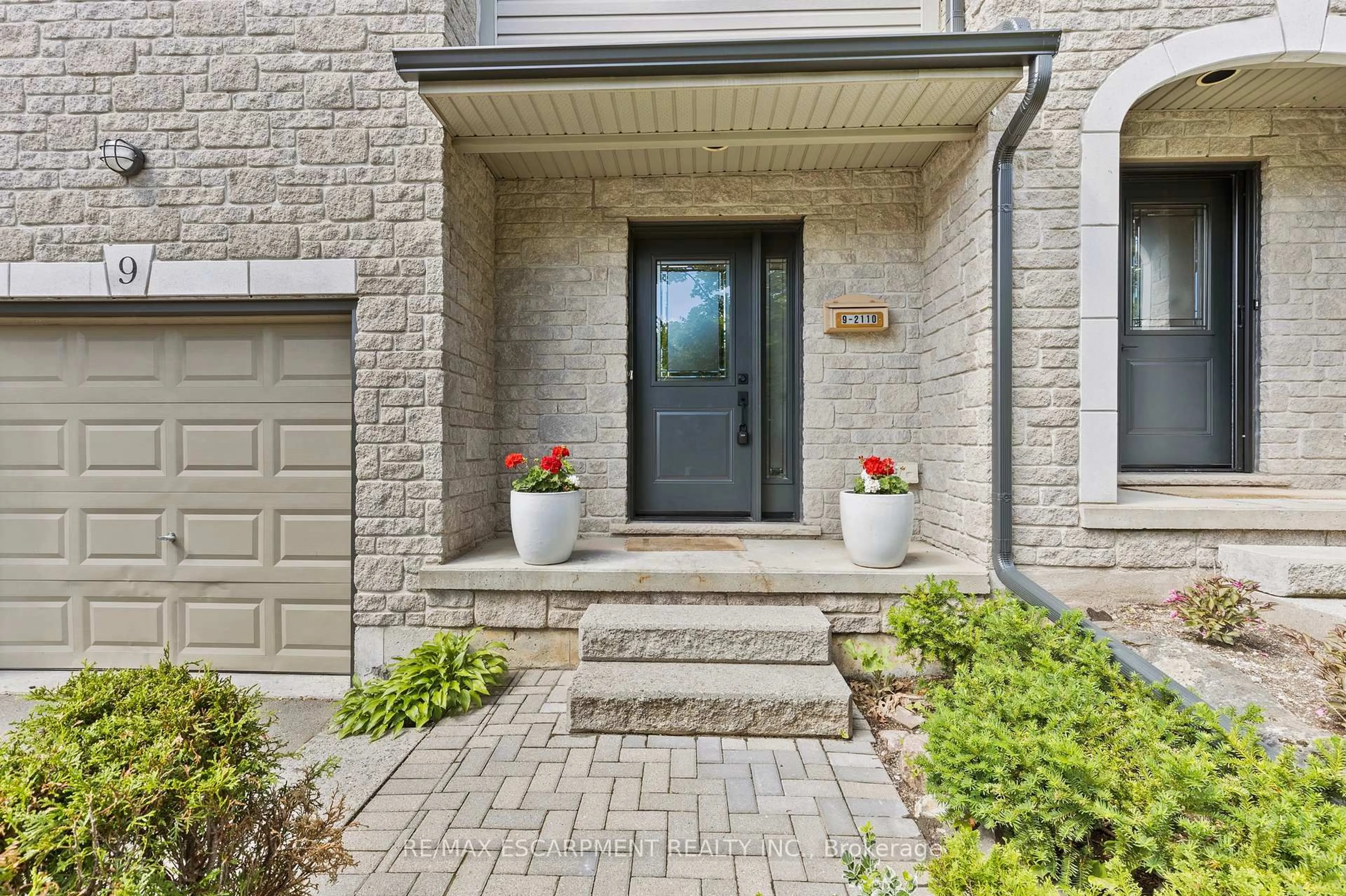 Home with brick exterior material, street for 2110 Headon Rd #9, Burlington Ontario L7M 4S2
