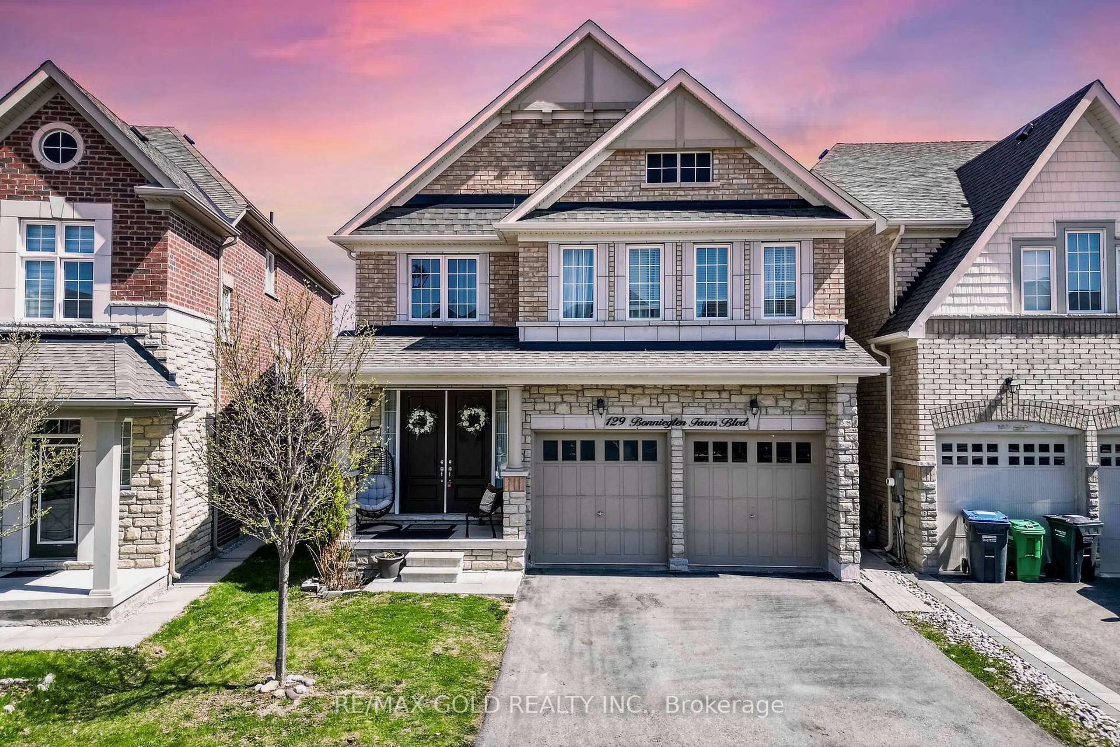 Home with brick exterior material, street for 129 Bonnieglen Farm Blvd, Caledon Ontario L7C 4B9