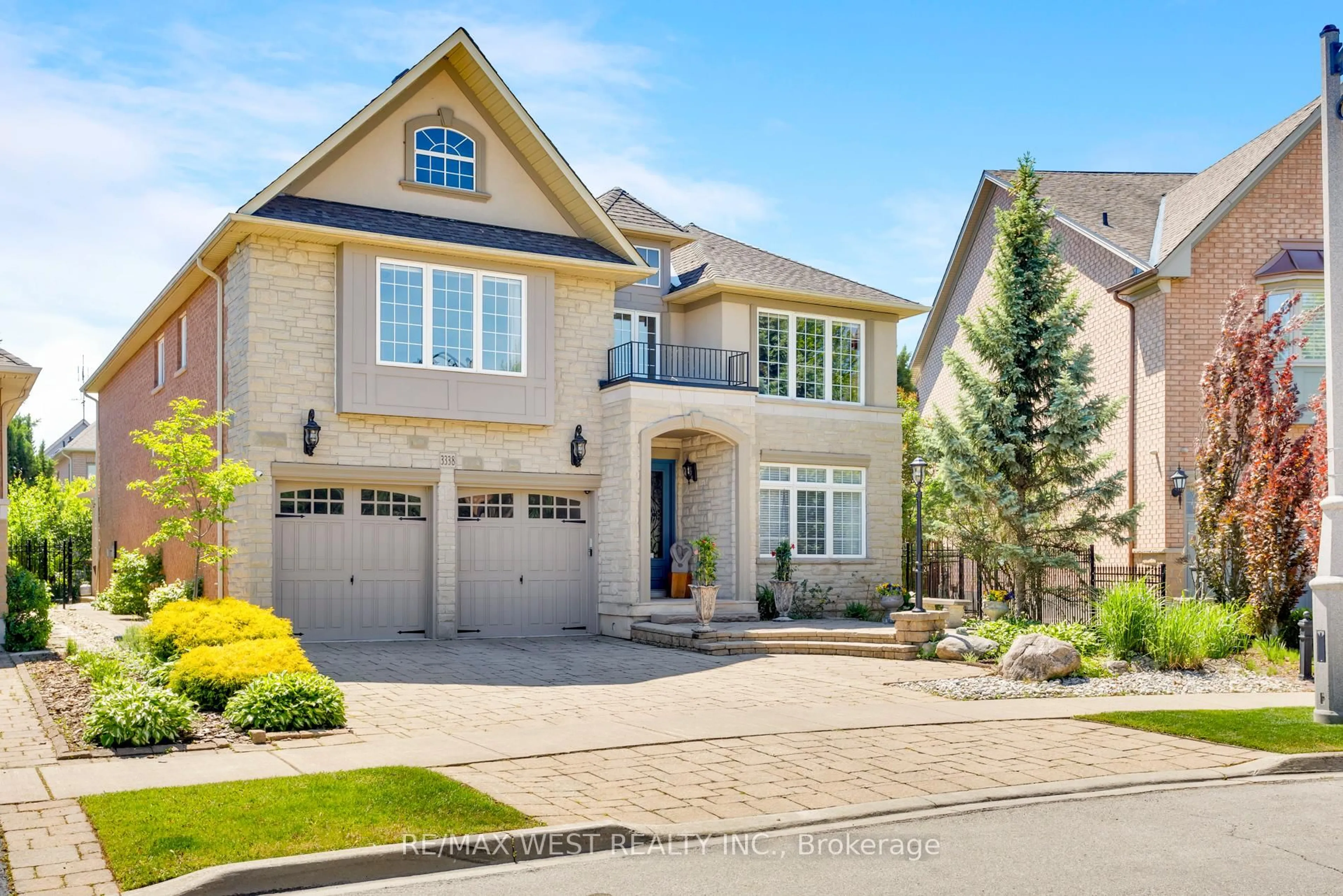 Home with brick exterior material, street for 3338 Fox Run Circ, Oakville Ontario L6L 6W4