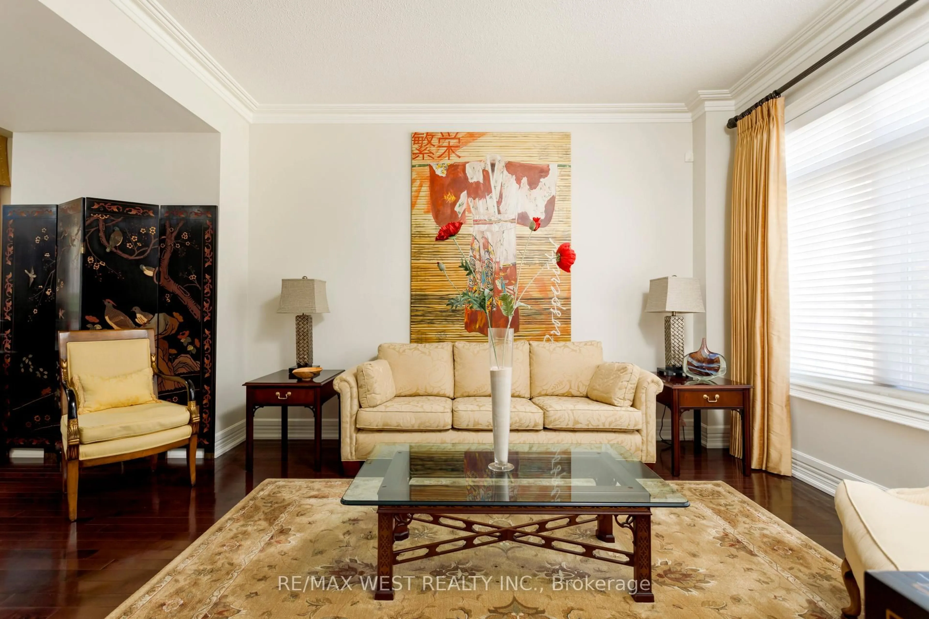 Living room with furniture, unknown for 3338 Fox Run Circ, Oakville Ontario L6L 6W4