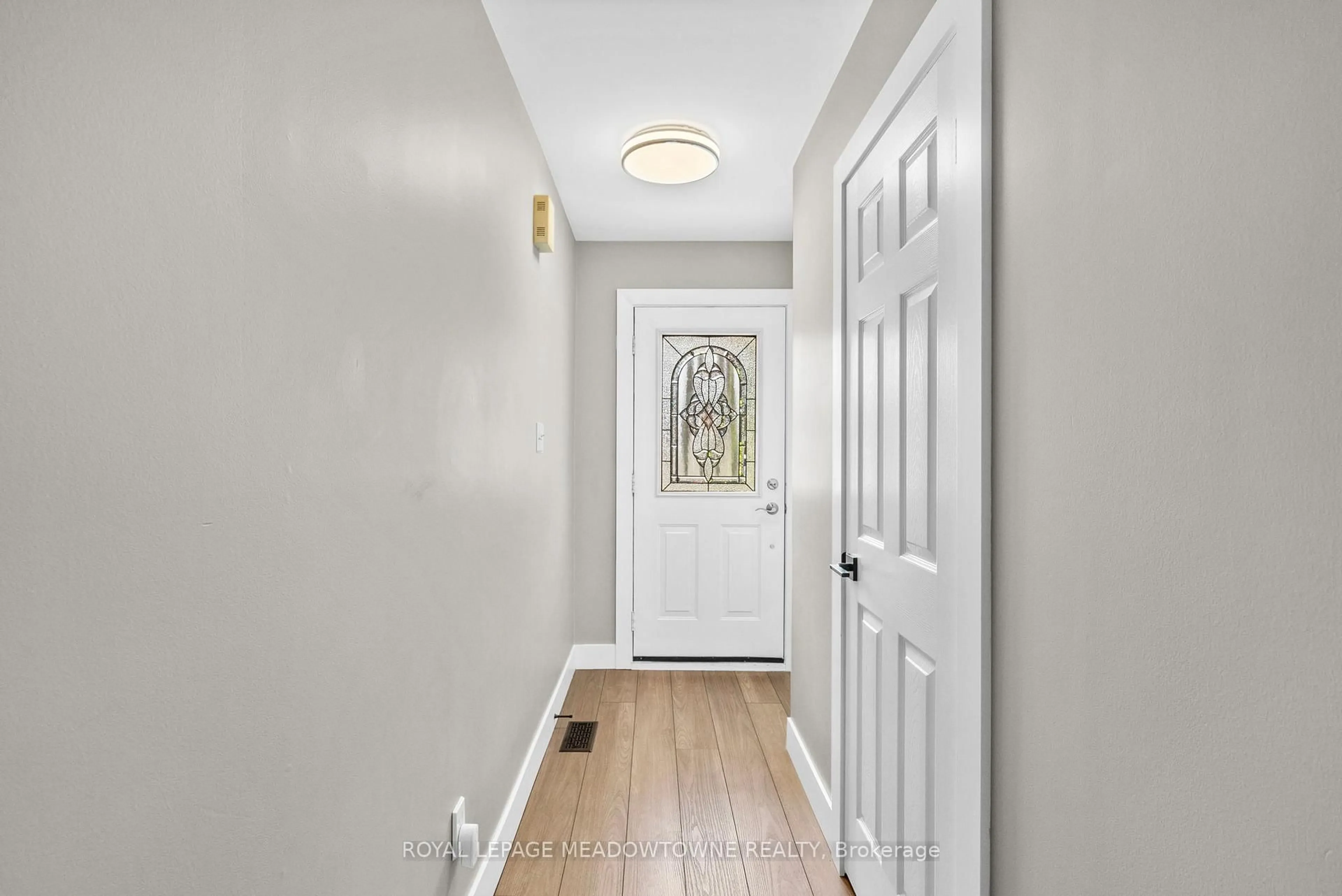Indoor entryway for 58 Dawson Cres, Milton Ontario L9T 5H9
