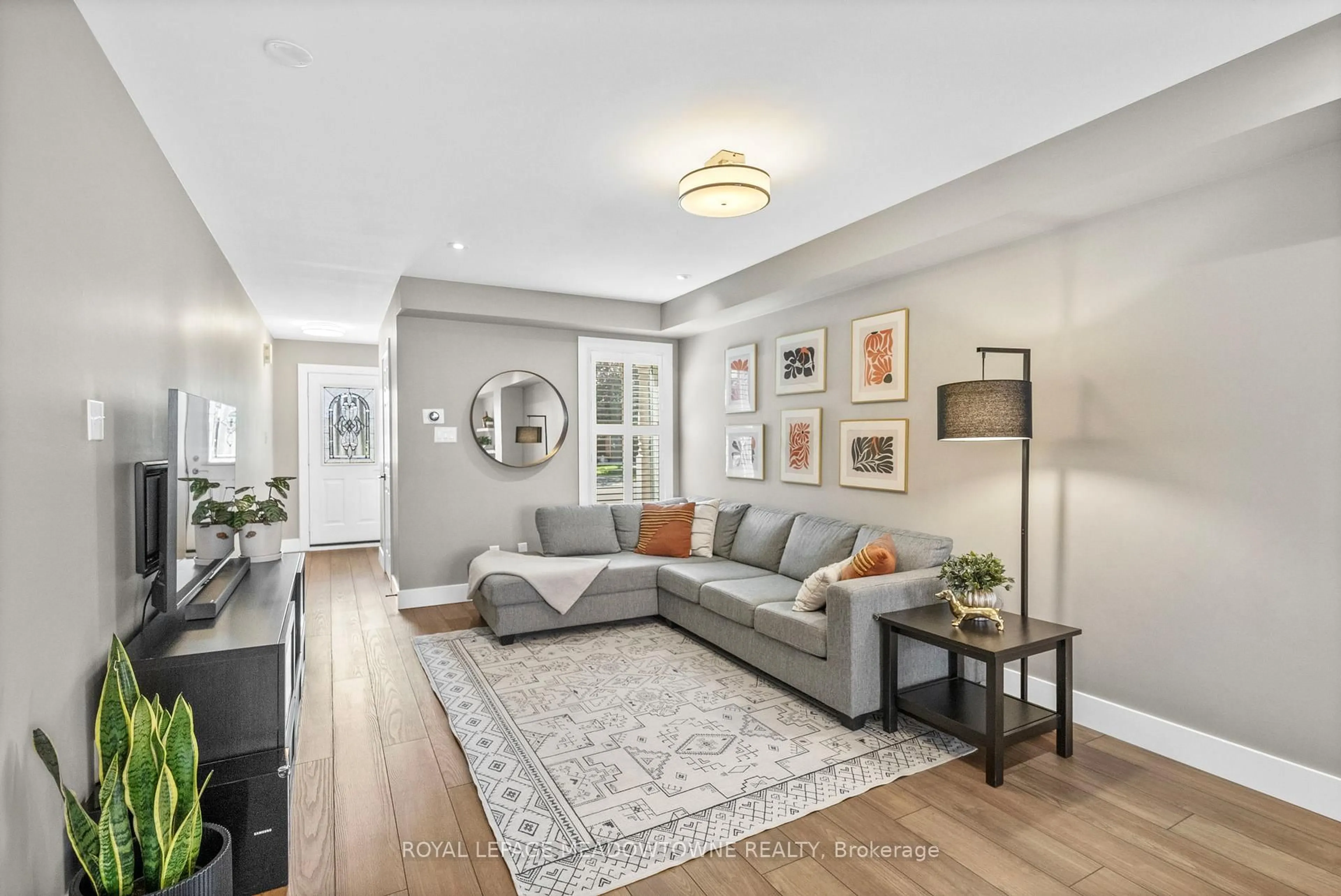 Living room with furniture, unknown for 58 Dawson Cres, Milton Ontario L9T 5H9