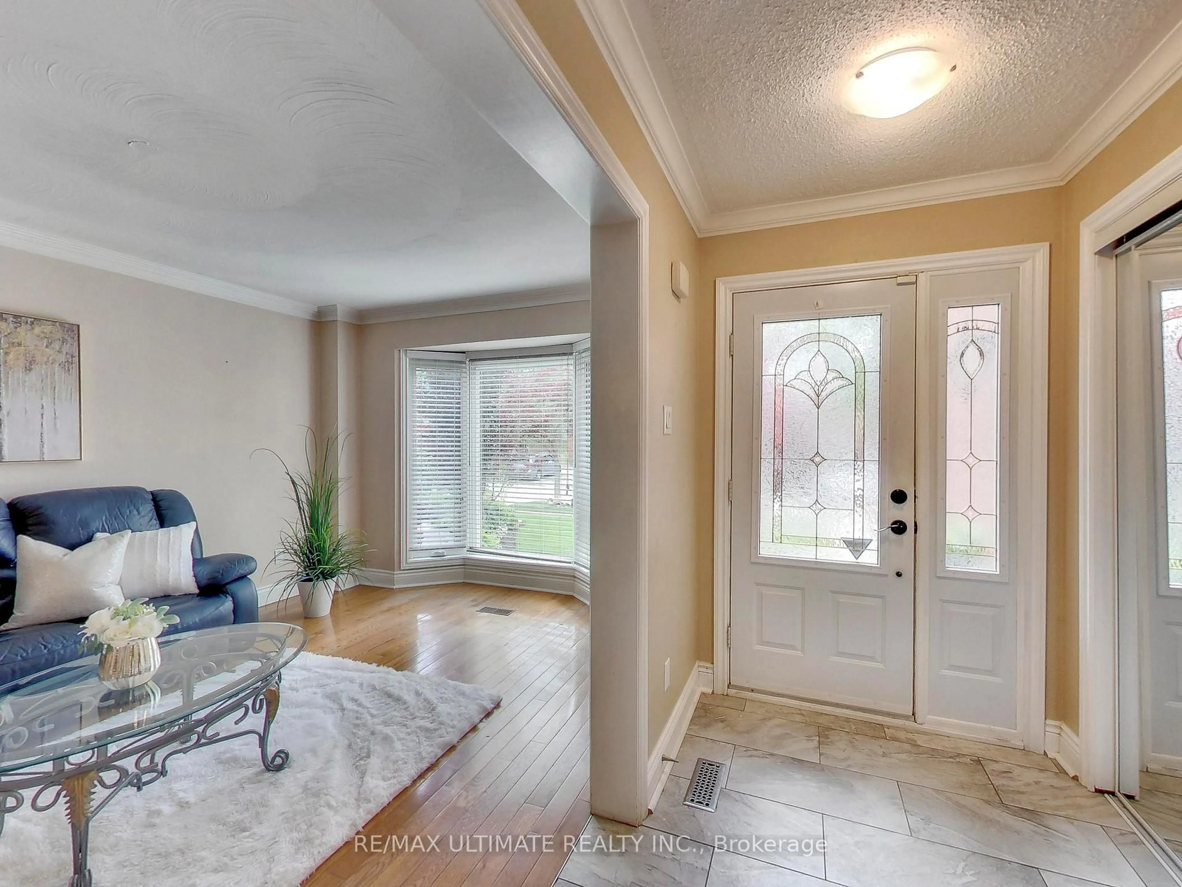 Indoor entryway for 135 Glenn Hawthorne Blvd, Mississauga Ontario L5R 2K8