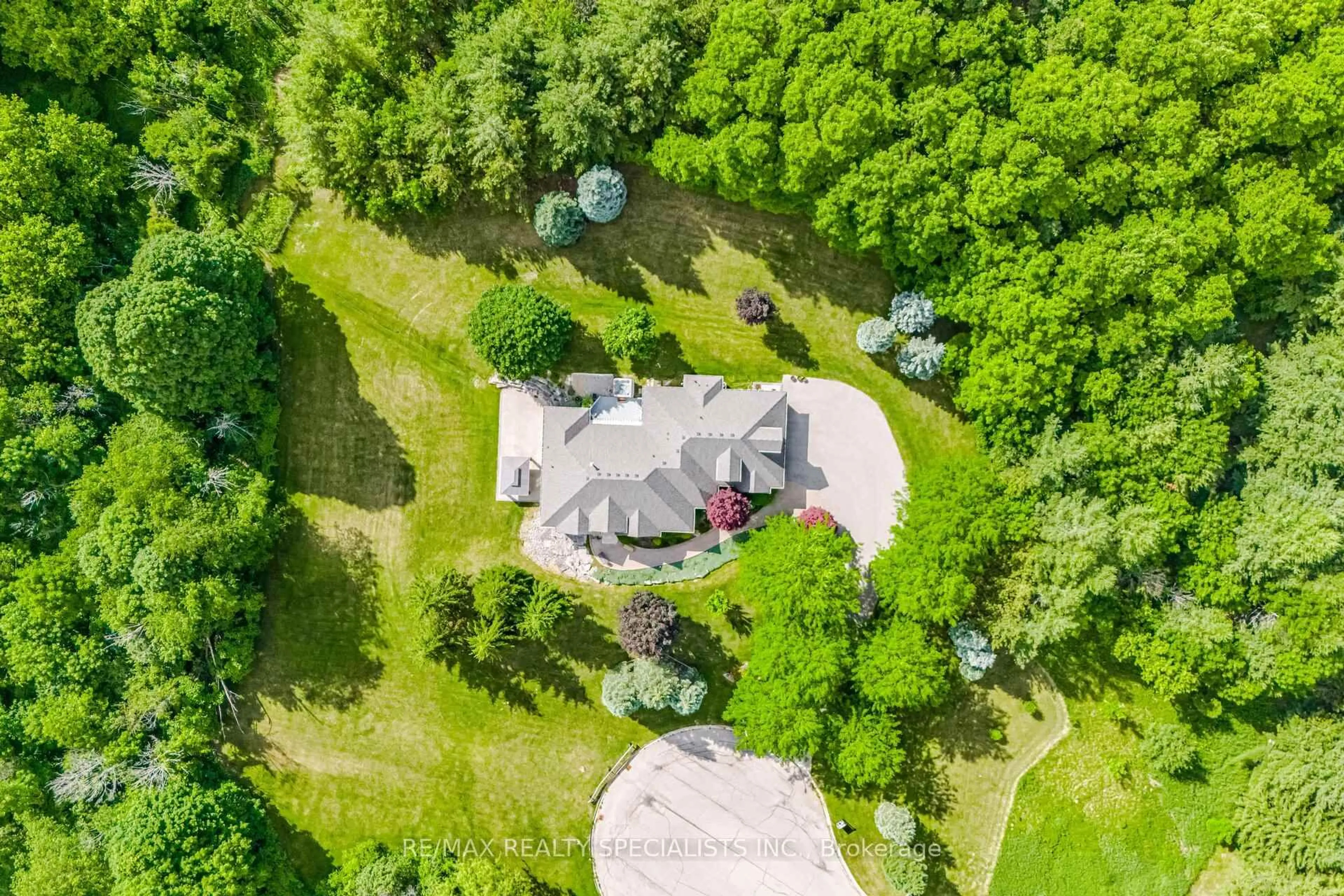 A pic from outside/outdoor area/front of a property/back of a property/a pic from drone, forest/trees view for 10 Valley Hill Dr, Caledon Ontario L7E 0B8