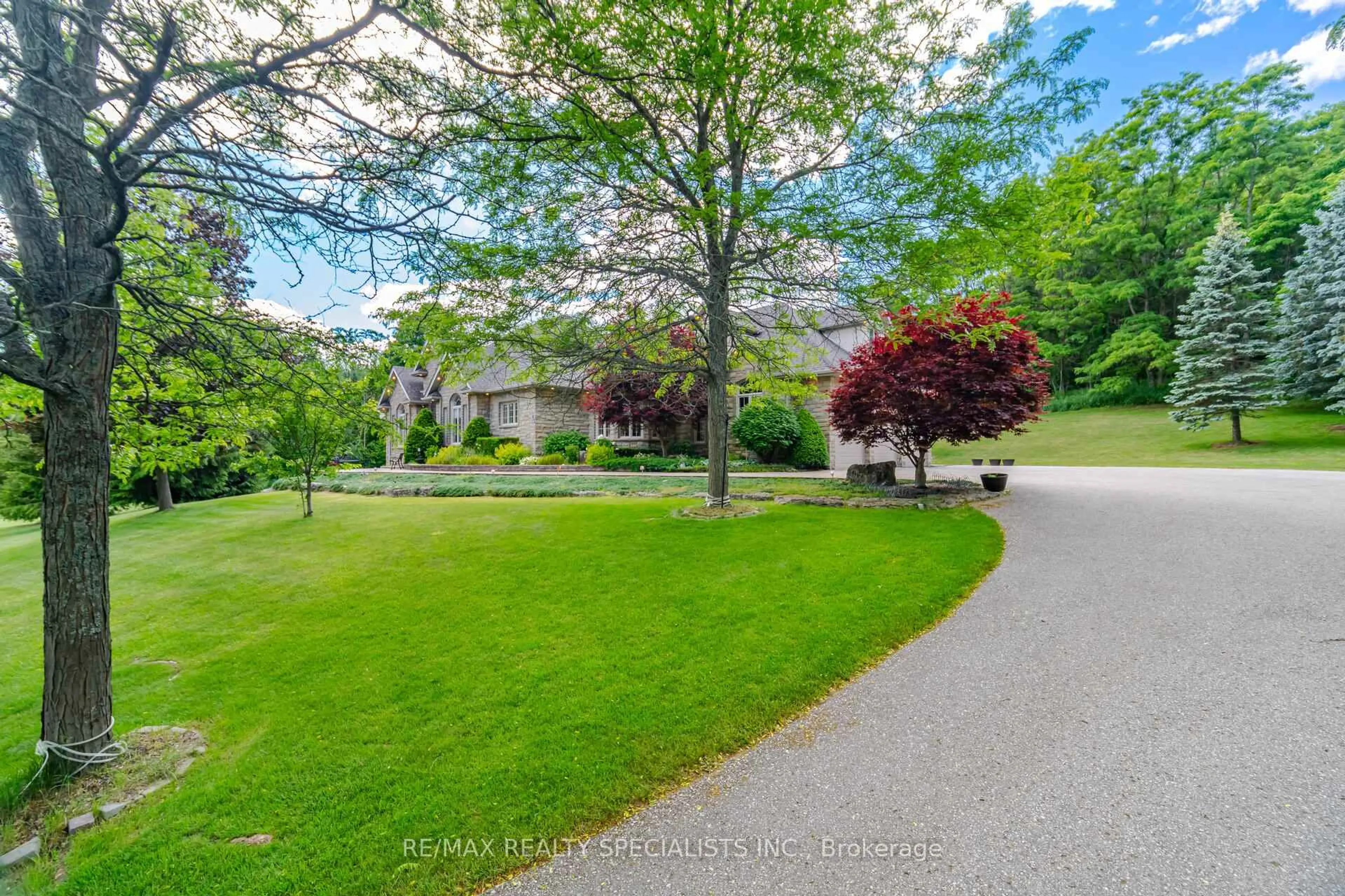 Patio, water/lake/river/ocean view for 10 Valley Hill Dr, Caledon Ontario L7E 0B8