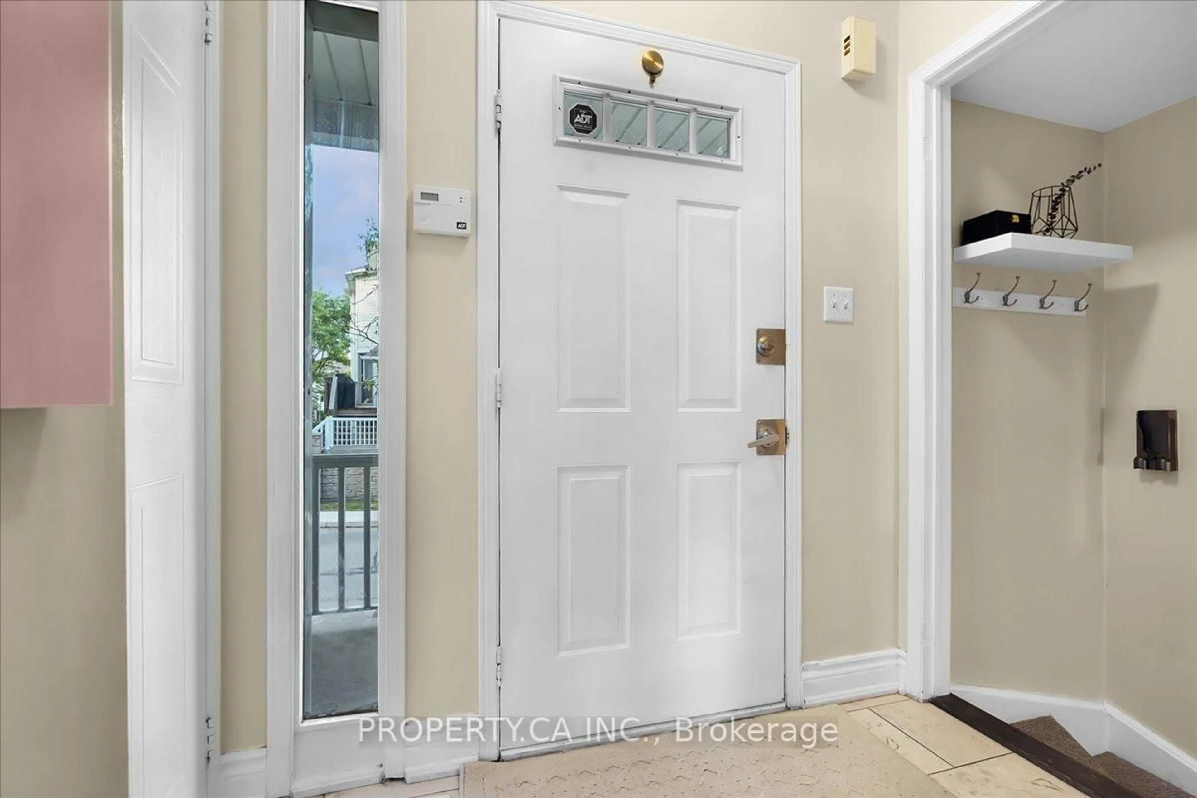 Indoor entryway for 7101 Branigan Gate #31, Mississauga Ontario L5N 7S2