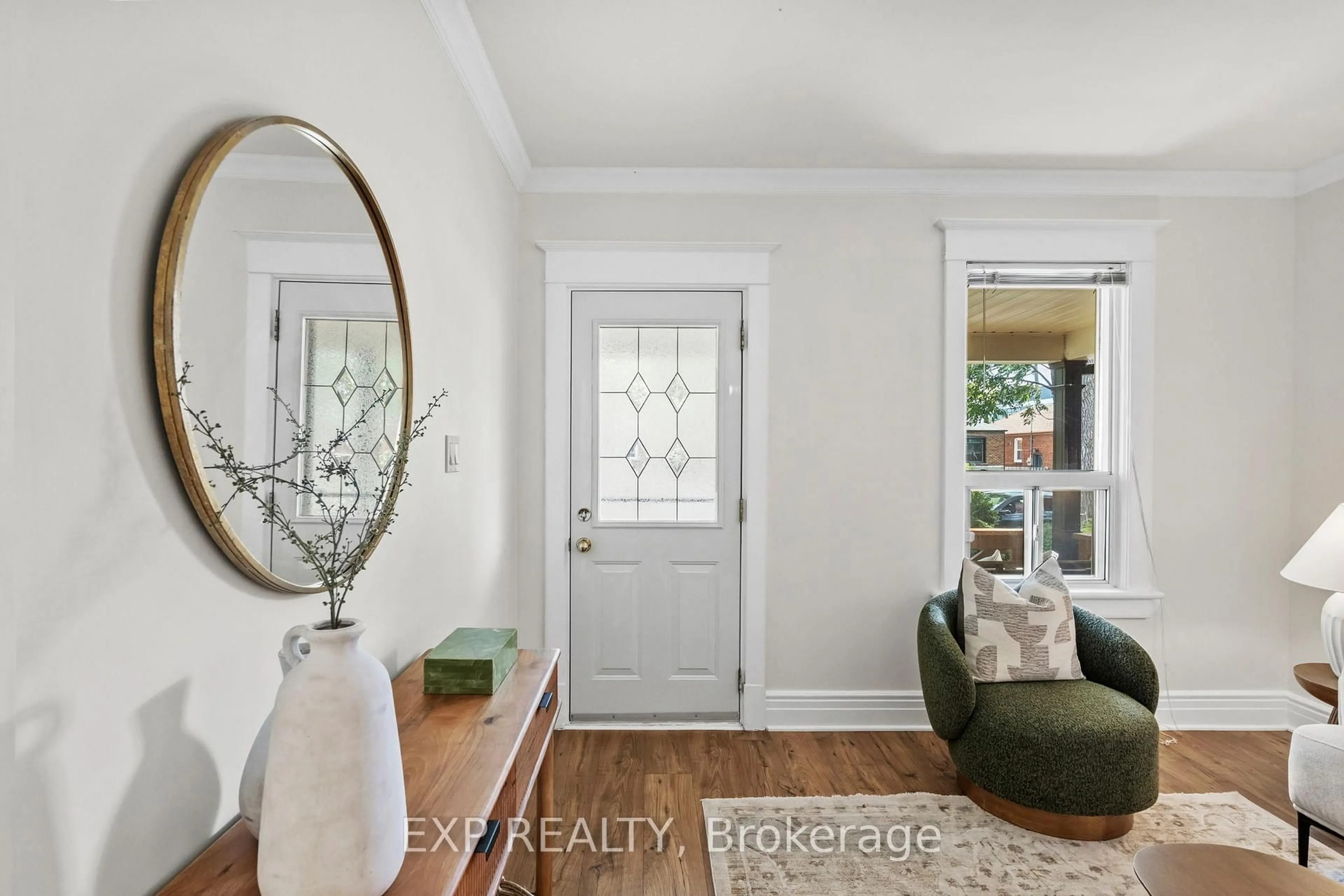 Indoor entryway for 98 Elma St, Toronto Ontario M8V 1X8